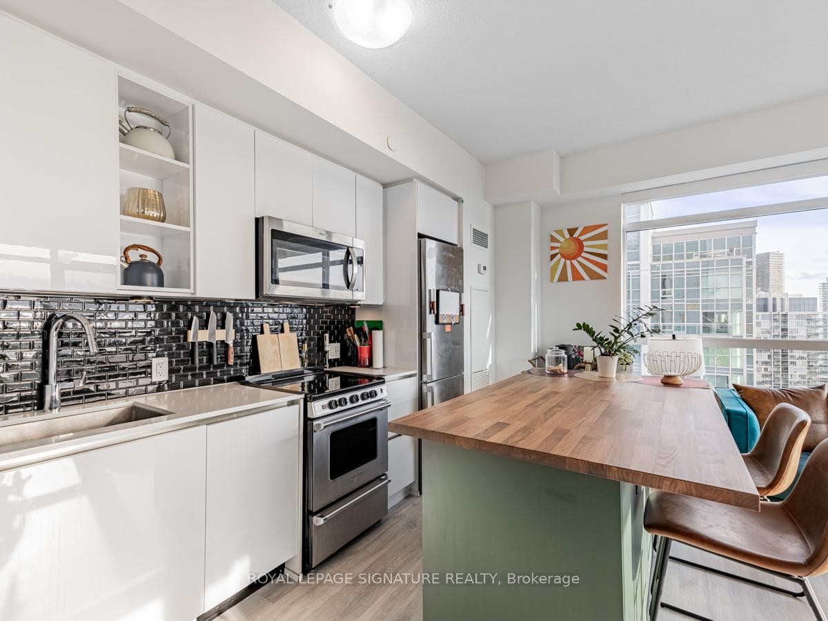 









251


Manitoba

Street, 2704,
Toronto,




ON
M8Y 0C7

