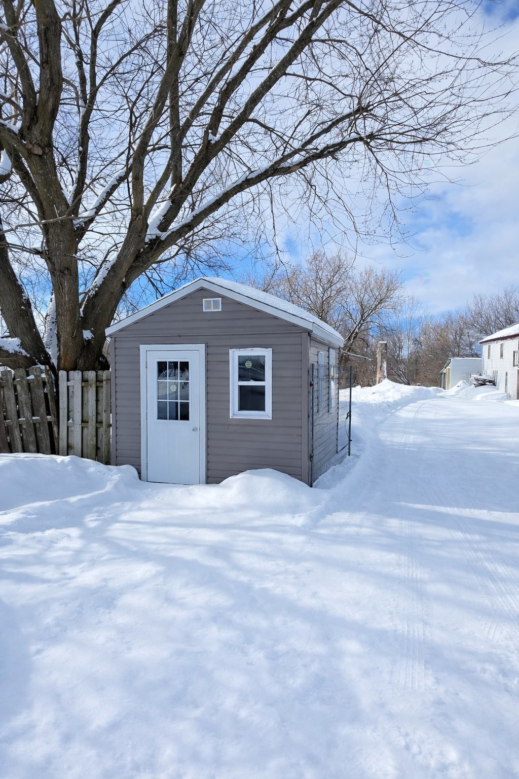 









5901


1er rang Ste-Cécile

,
Saint-Félix-de-Valois,




QC
J0K2M0

