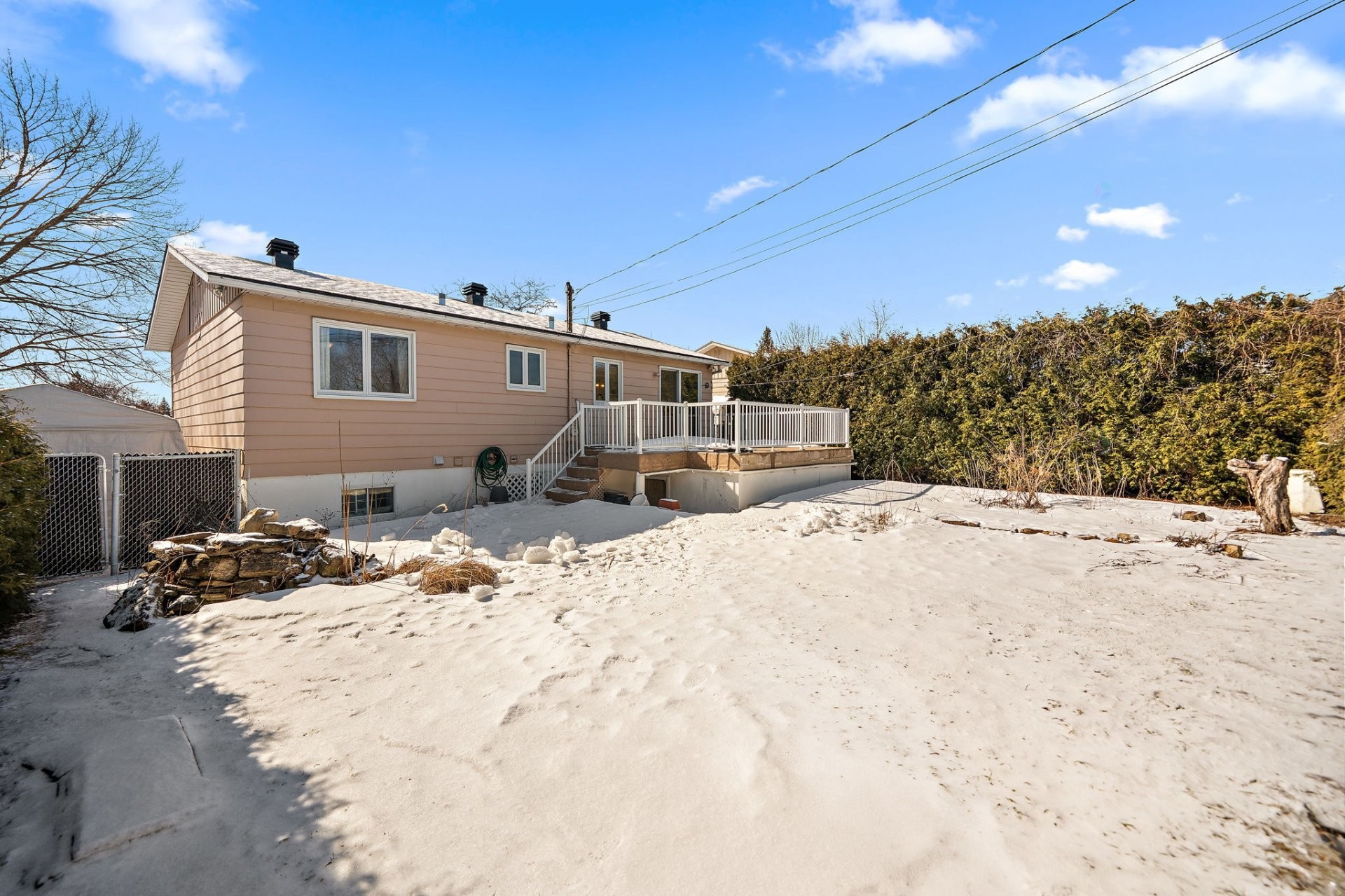 









3369


Rue Charlotte

,
Laval (Fabreville),




QC
H7P1G4

