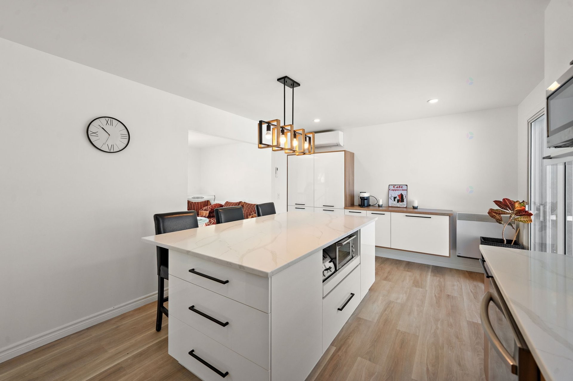 









3369


Rue Charlotte

,
Laval (Fabreville),




QC
H7P1G4

