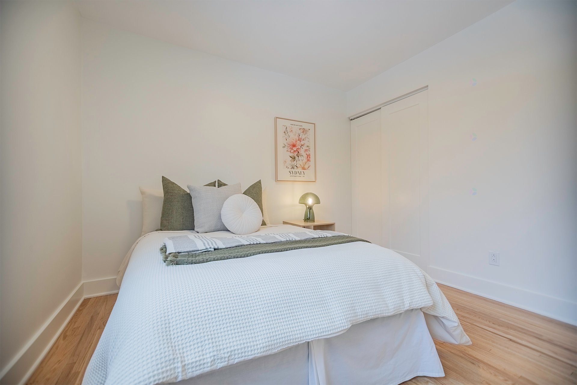









892


Rue Nicolet

,
Longueuil (Le Vieux-Longueuil),




QC
J4J4T4

