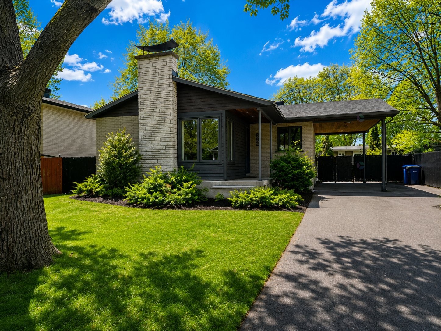 









892


Rue Nicolet

,
Longueuil (Le Vieux-Longueuil),




QC
J4J4T4

