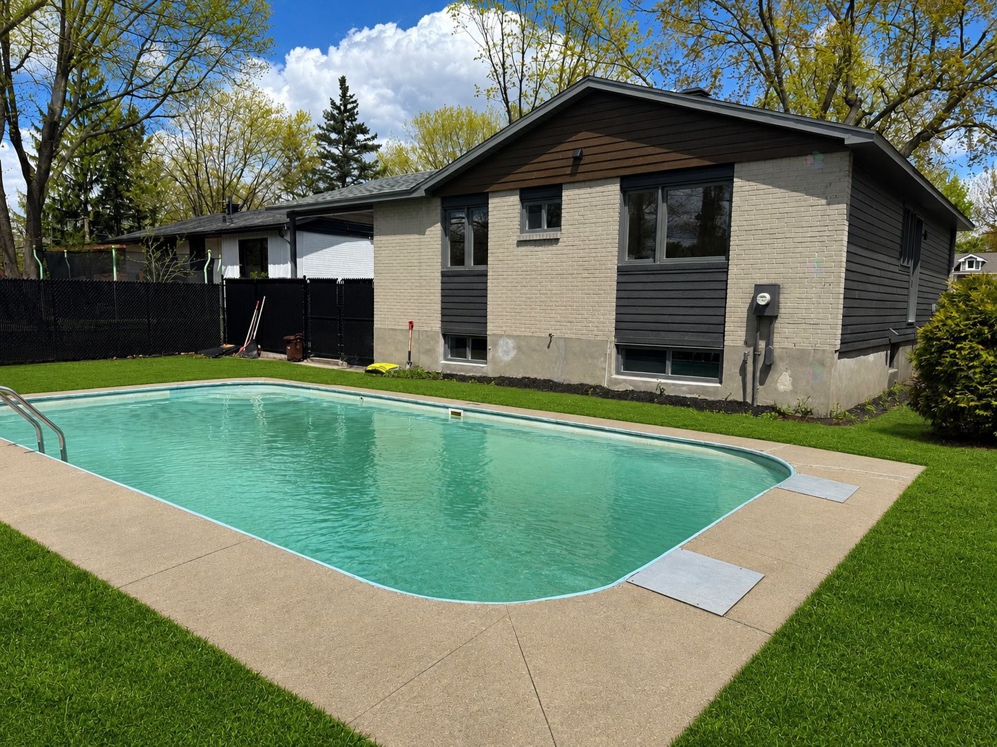 









892


Rue Nicolet

,
Longueuil (Le Vieux-Longueuil),




QC
J4J4T4

