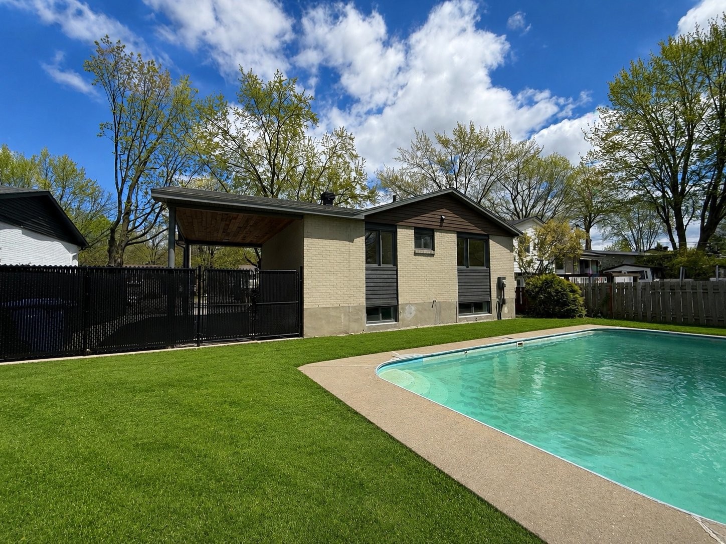 









892


Rue Nicolet

,
Longueuil (Le Vieux-Longueuil),




QC
J4J4T4

