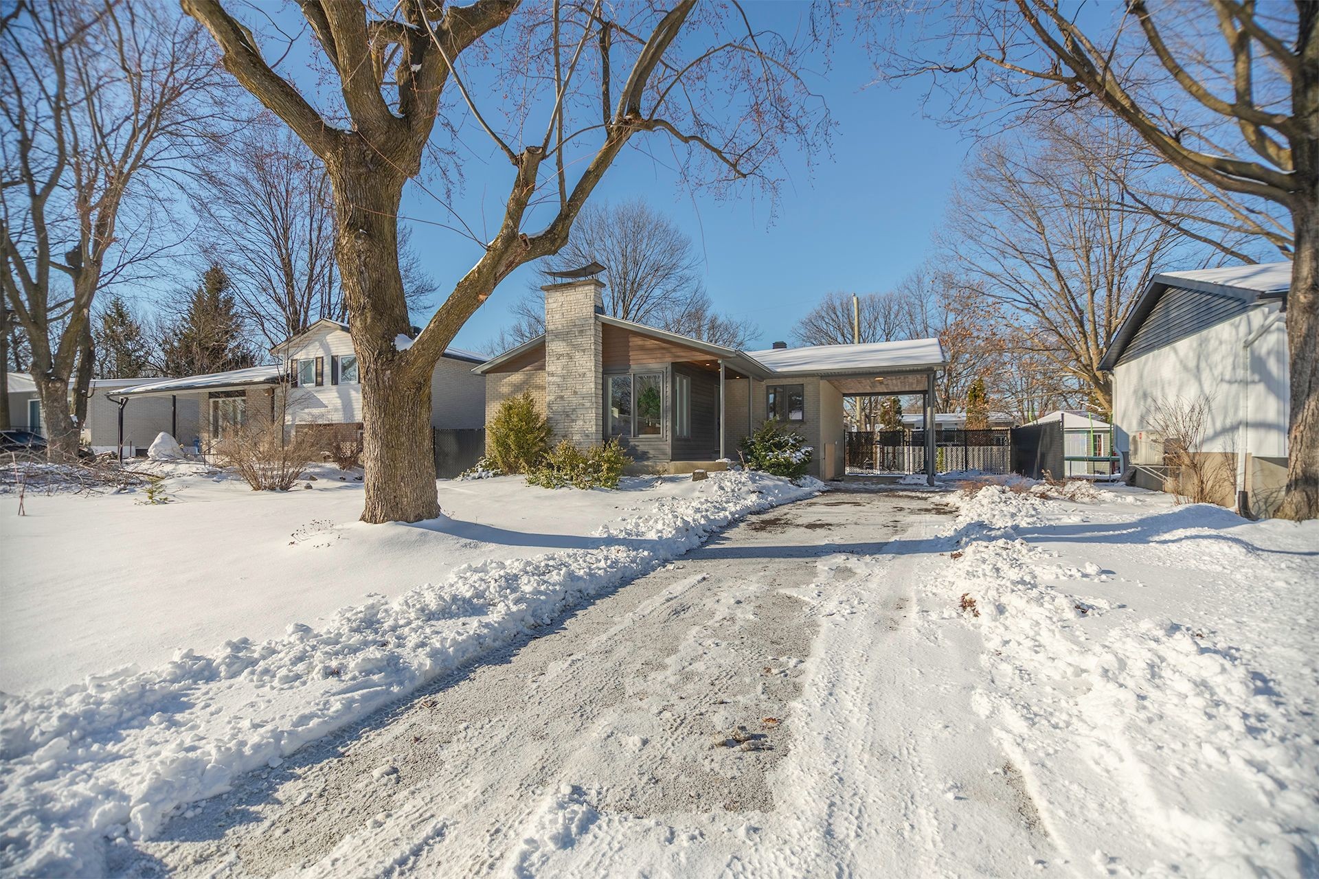 









892


Rue Nicolet

,
Longueuil (Le Vieux-Longueuil),




QC
J4J4T4

