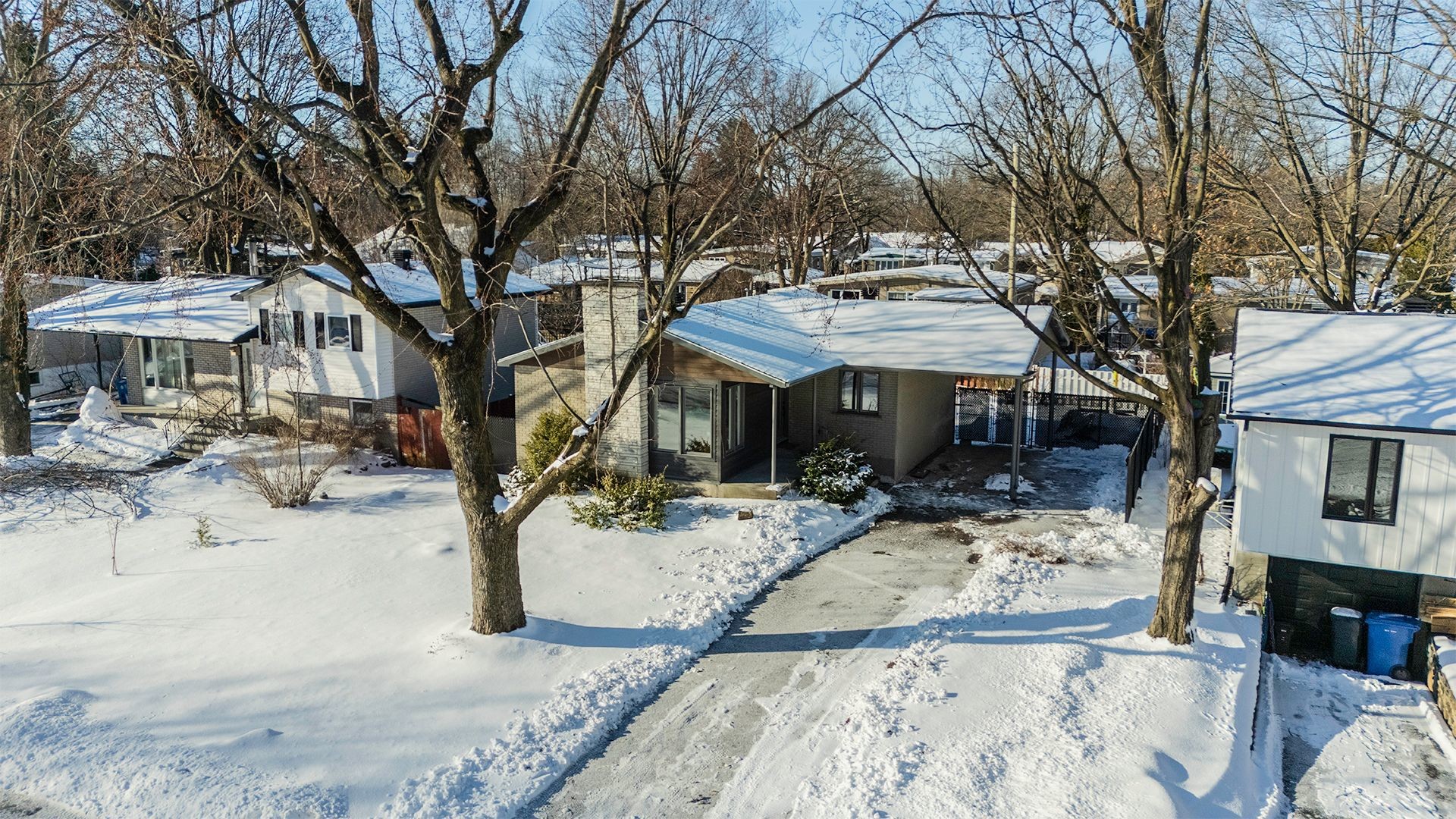 









892


Rue Nicolet

,
Longueuil (Le Vieux-Longueuil),




QC
J4J4T4

