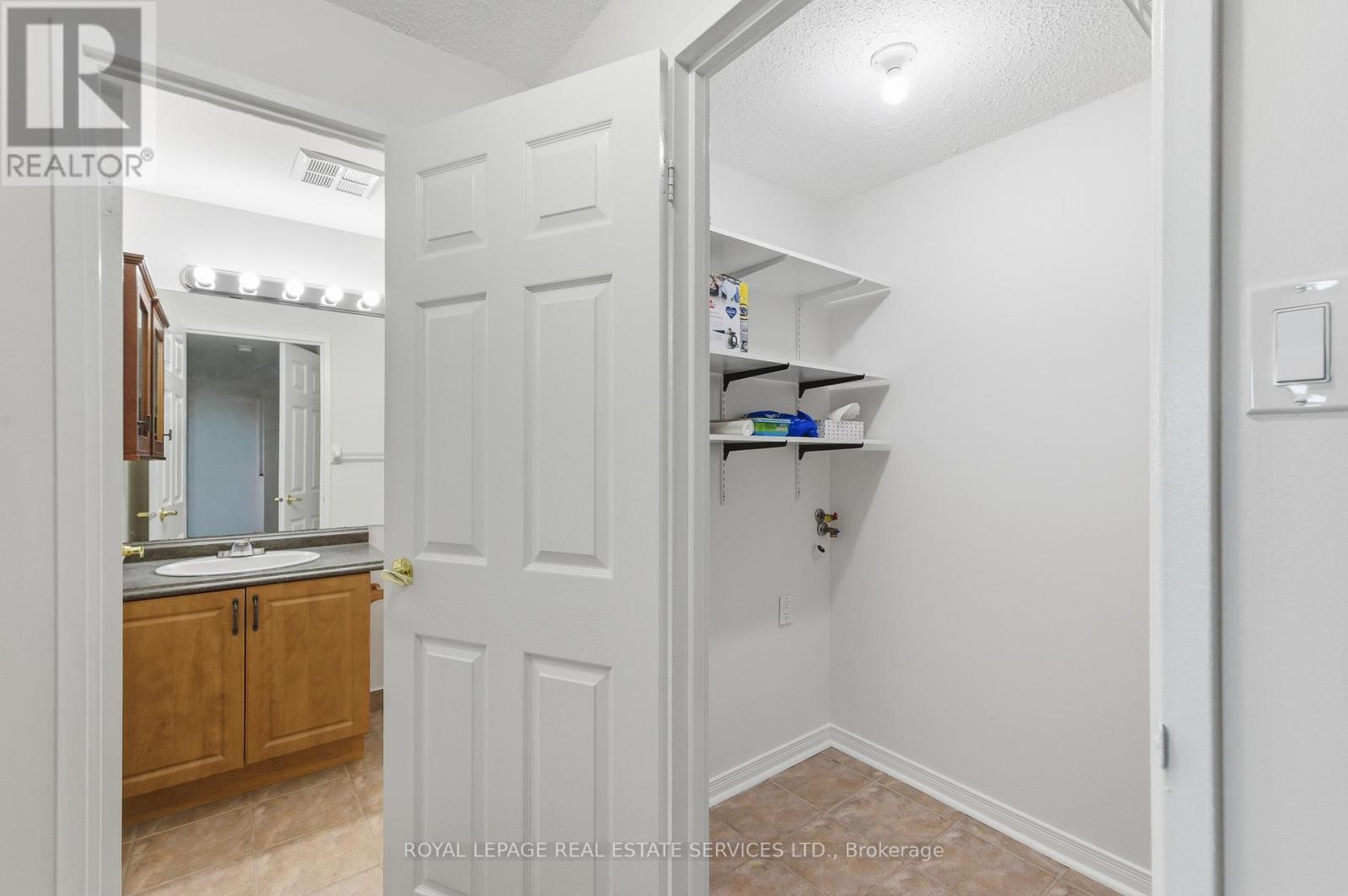 












904 - 6720 GLEN ERIN DRIVE

,
Mississauga,




Ontario
L5N3K8

