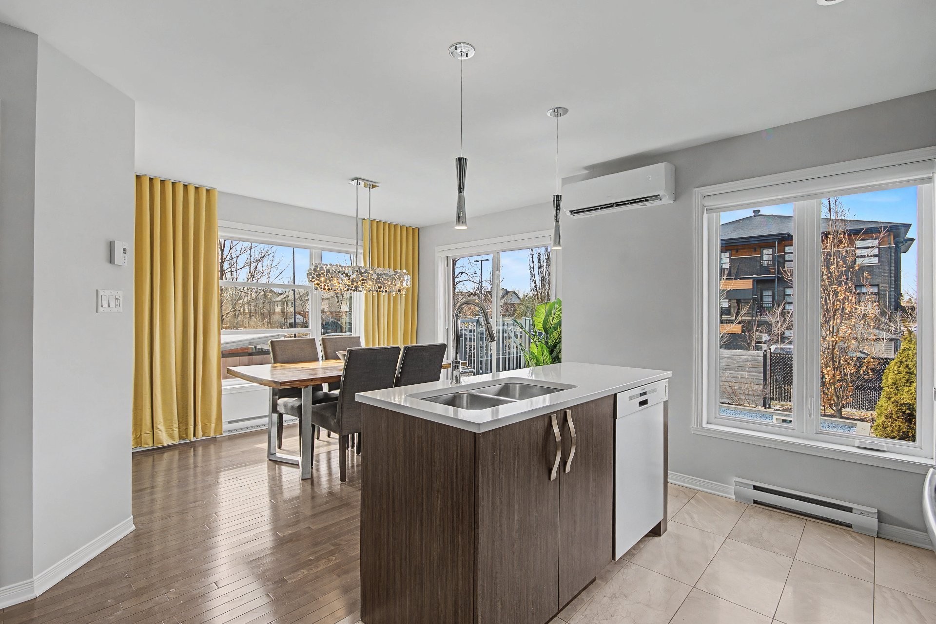 









1007


Rue des Samares

,
Longueuil (Le Vieux-Longueuil),




QC
J4M0A8


