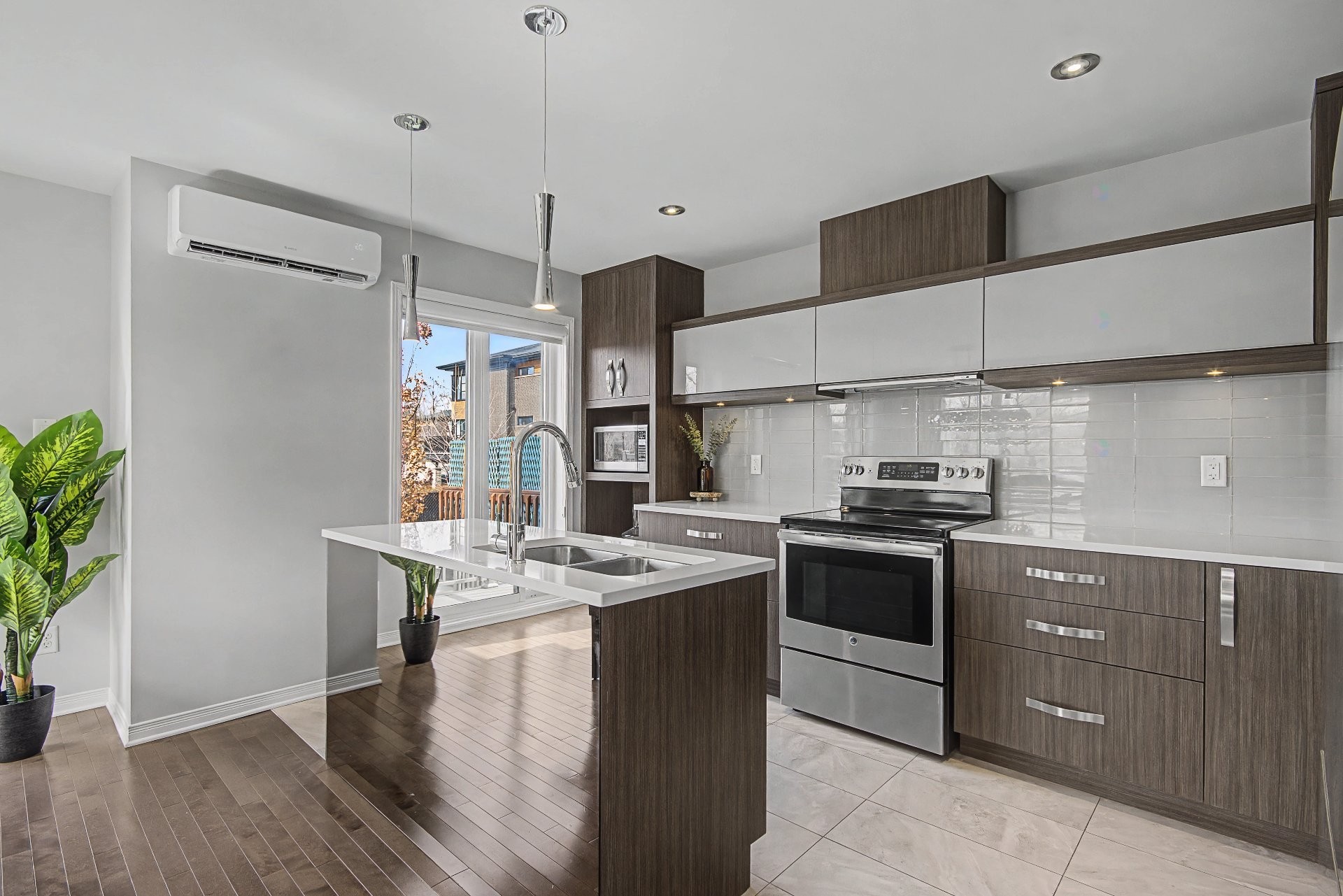 









1007


Rue des Samares

,
Longueuil (Le Vieux-Longueuil),




QC
J4M0A8

