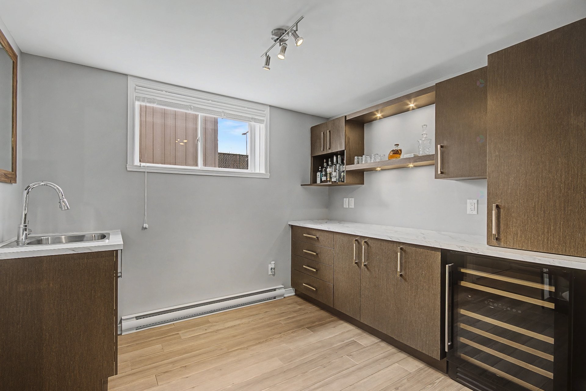 









1007


Rue des Samares

,
Longueuil (Le Vieux-Longueuil),




QC
J4M0A8


