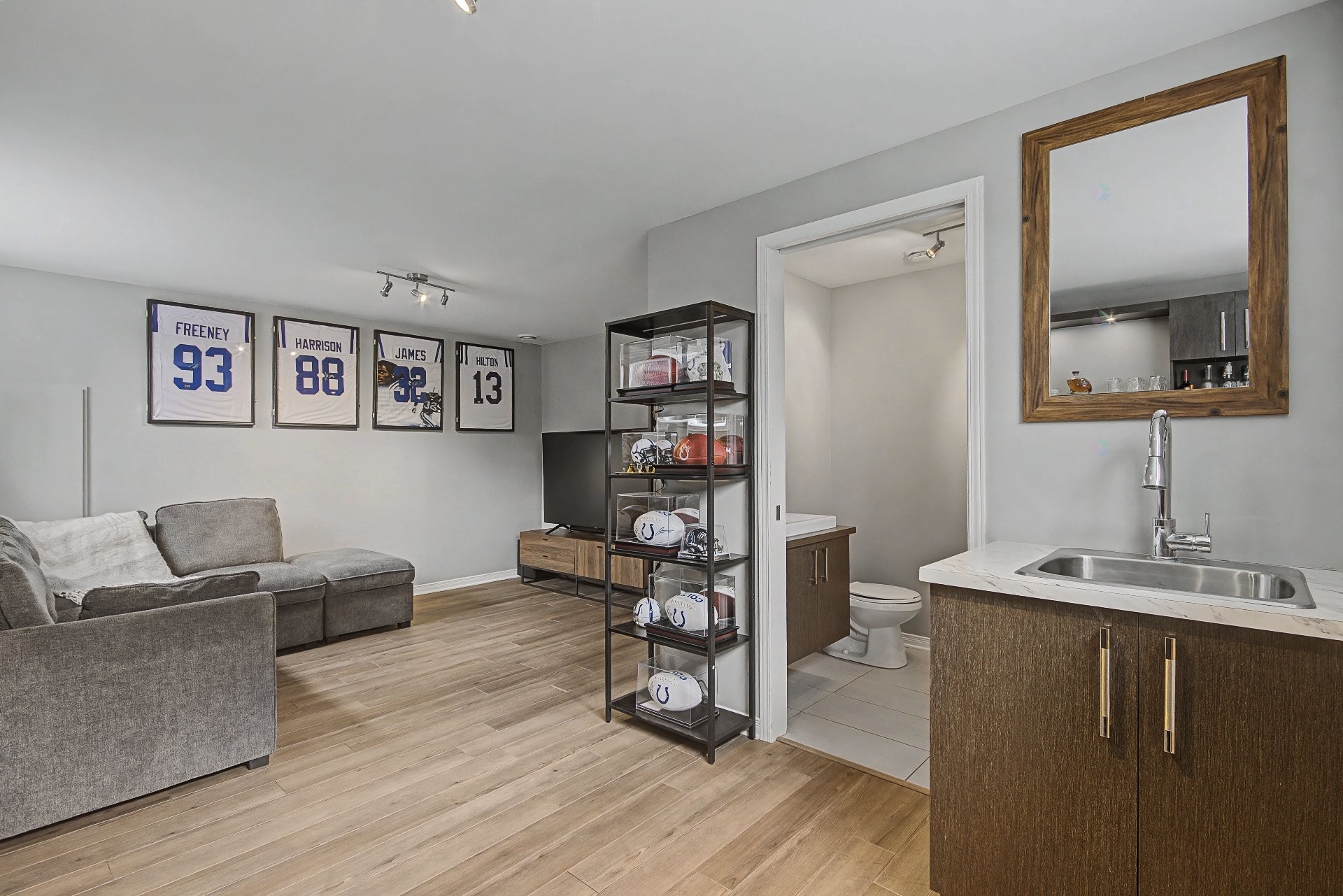 









1007


Rue des Samares

,
Longueuil (Le Vieux-Longueuil),




QC
J4M0A8

