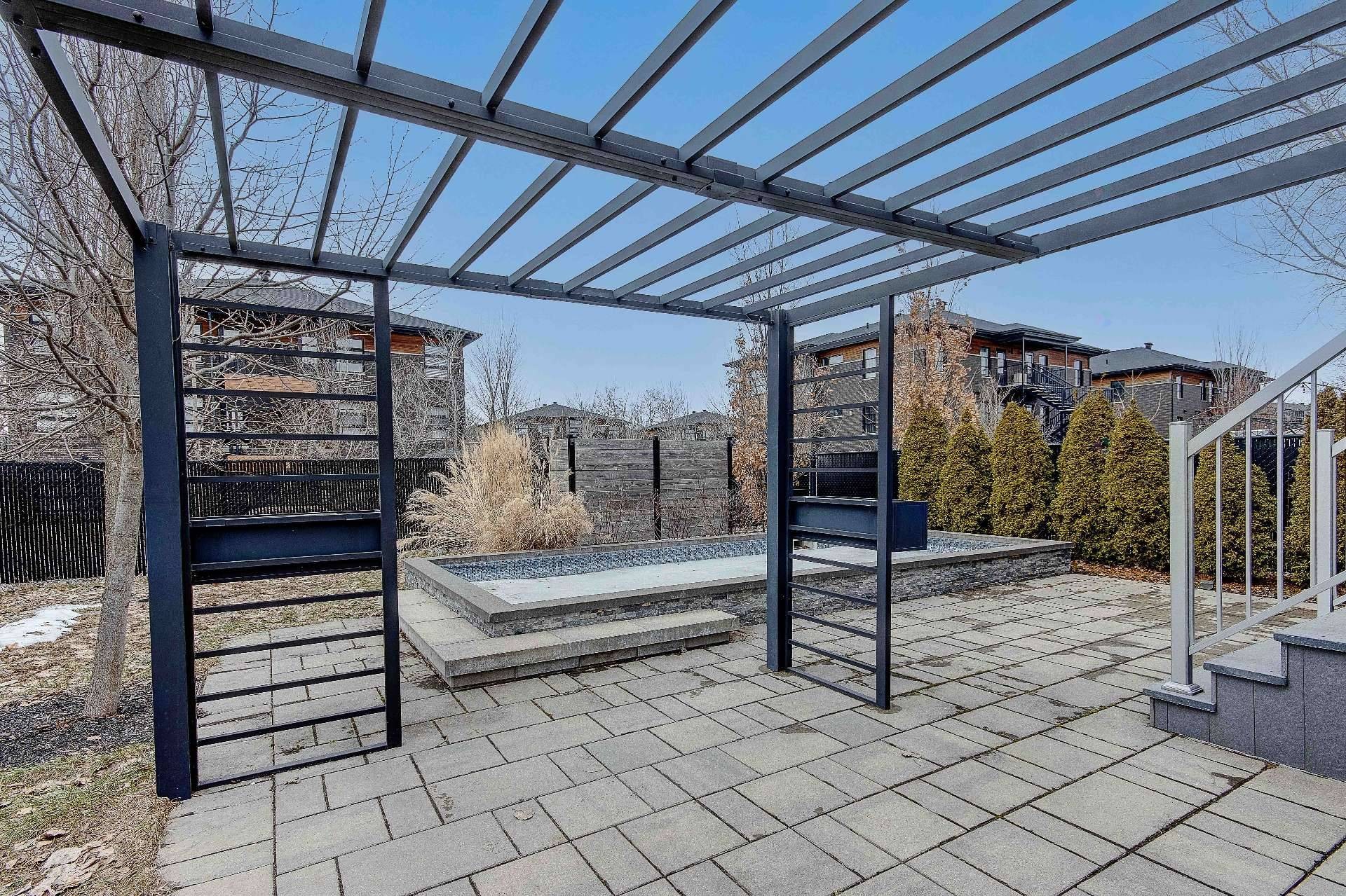 









1007


Rue des Samares

,
Longueuil (Le Vieux-Longueuil),




QC
J4M0A8

