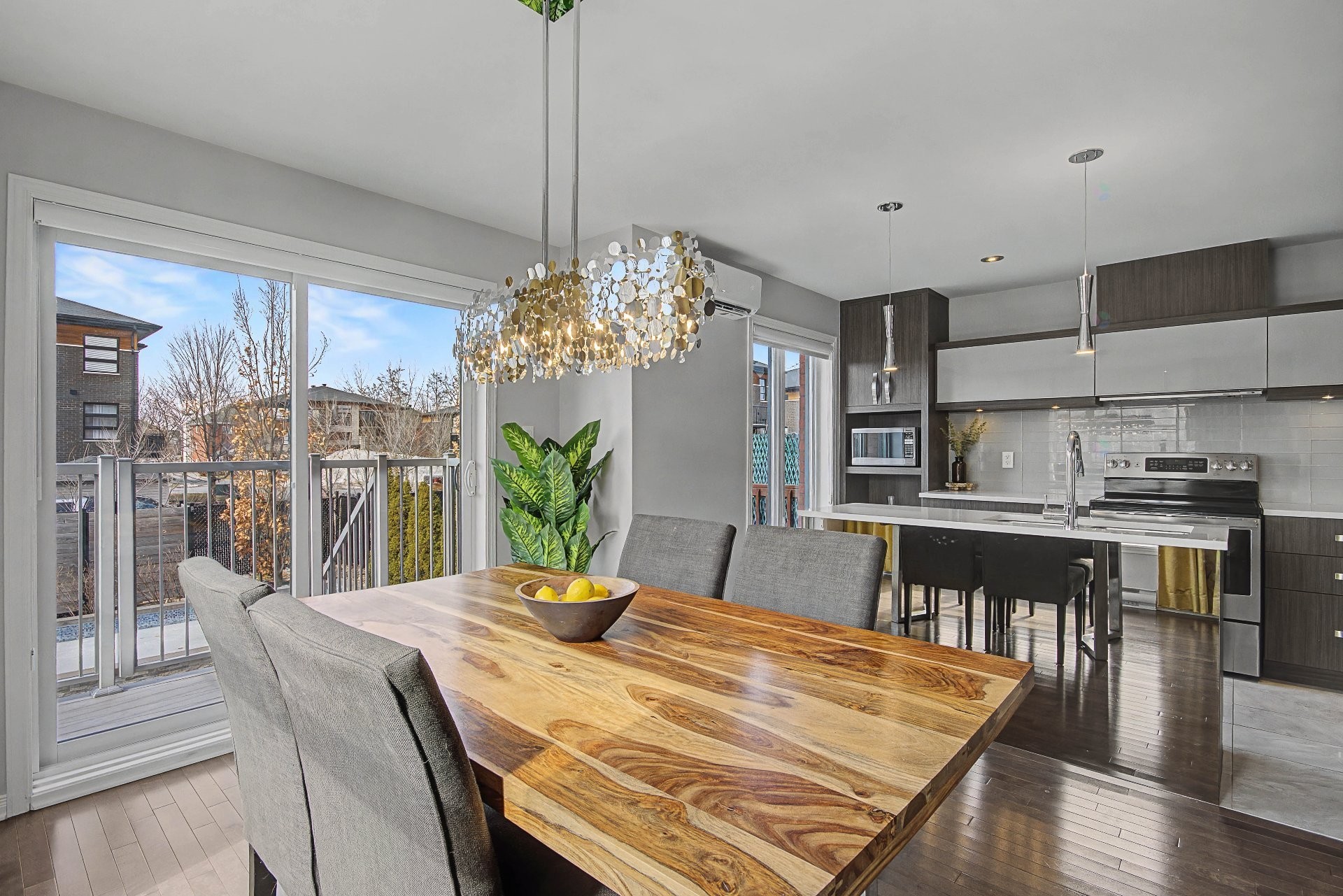 









1007


Rue des Samares

,
Longueuil (Le Vieux-Longueuil),




QC
J4M0A8

