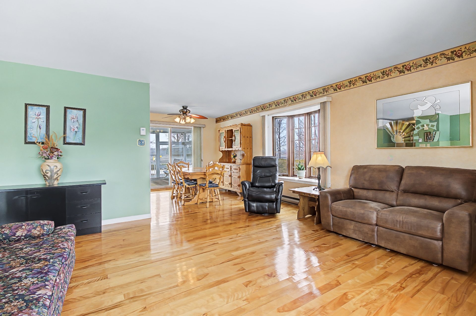 









1785


Rue du Moulin

,
Sainte-Marie-Madeleine,




QC
J0H1S0

