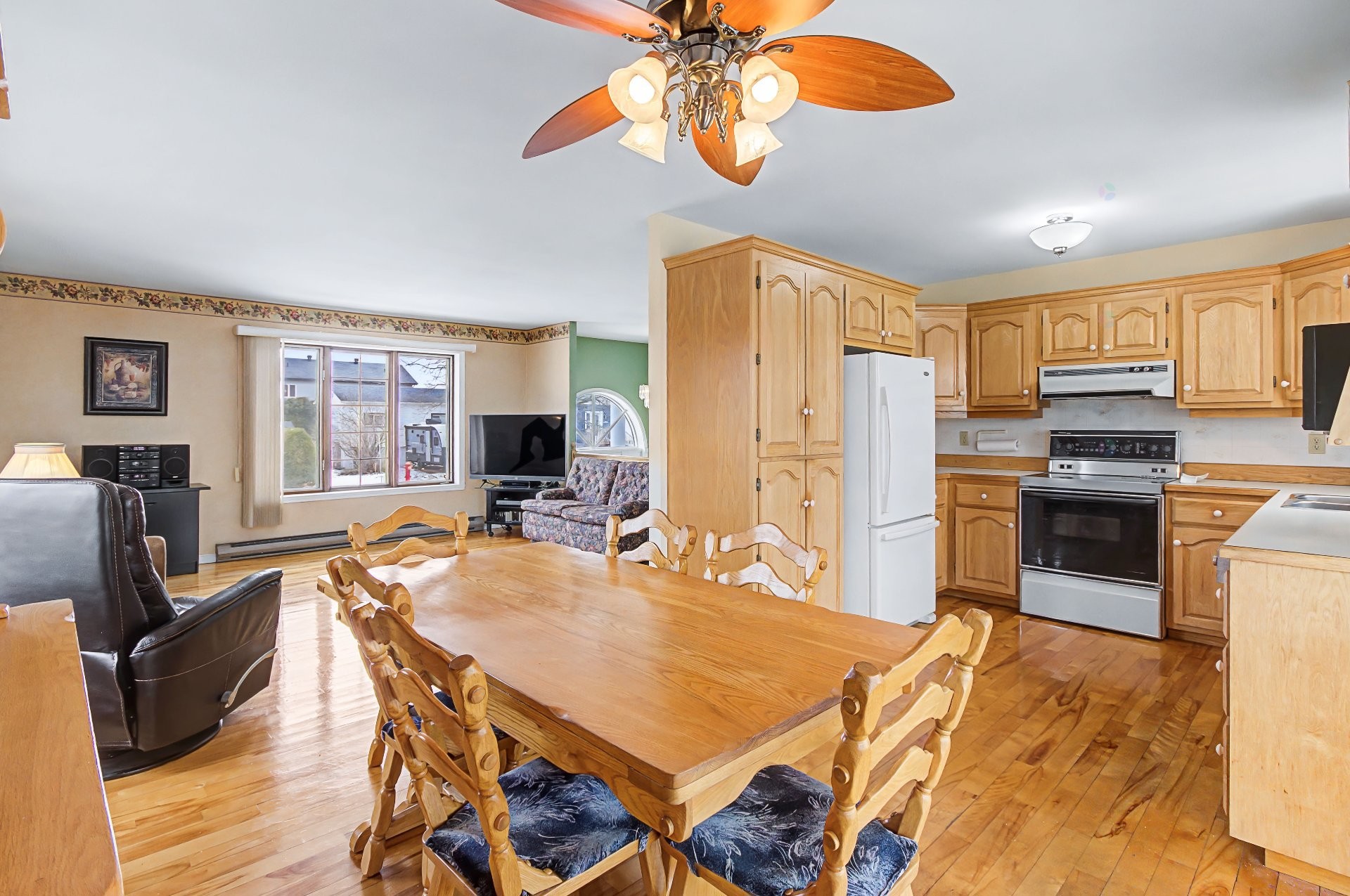 









1785


Rue du Moulin

,
Sainte-Marie-Madeleine,




QC
J0H1S0

