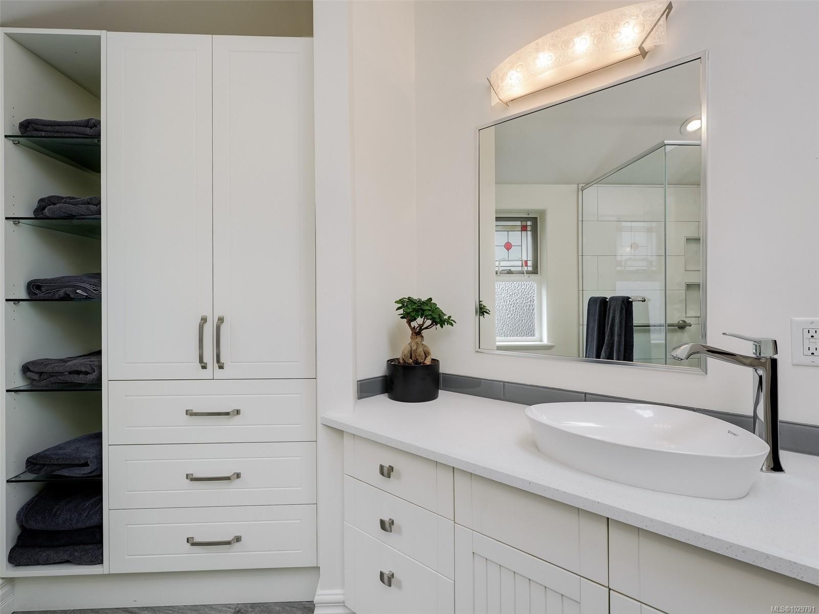 









445


Admirals

Rd, 3,
Esquimalt,




BC
V9A 2N2

