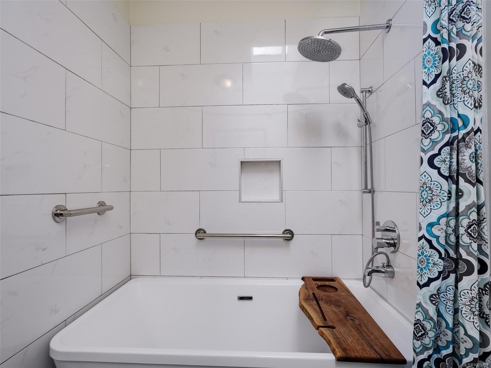 









445


Admirals

Rd, 3,
Esquimalt,




BC
V9A 2N2

