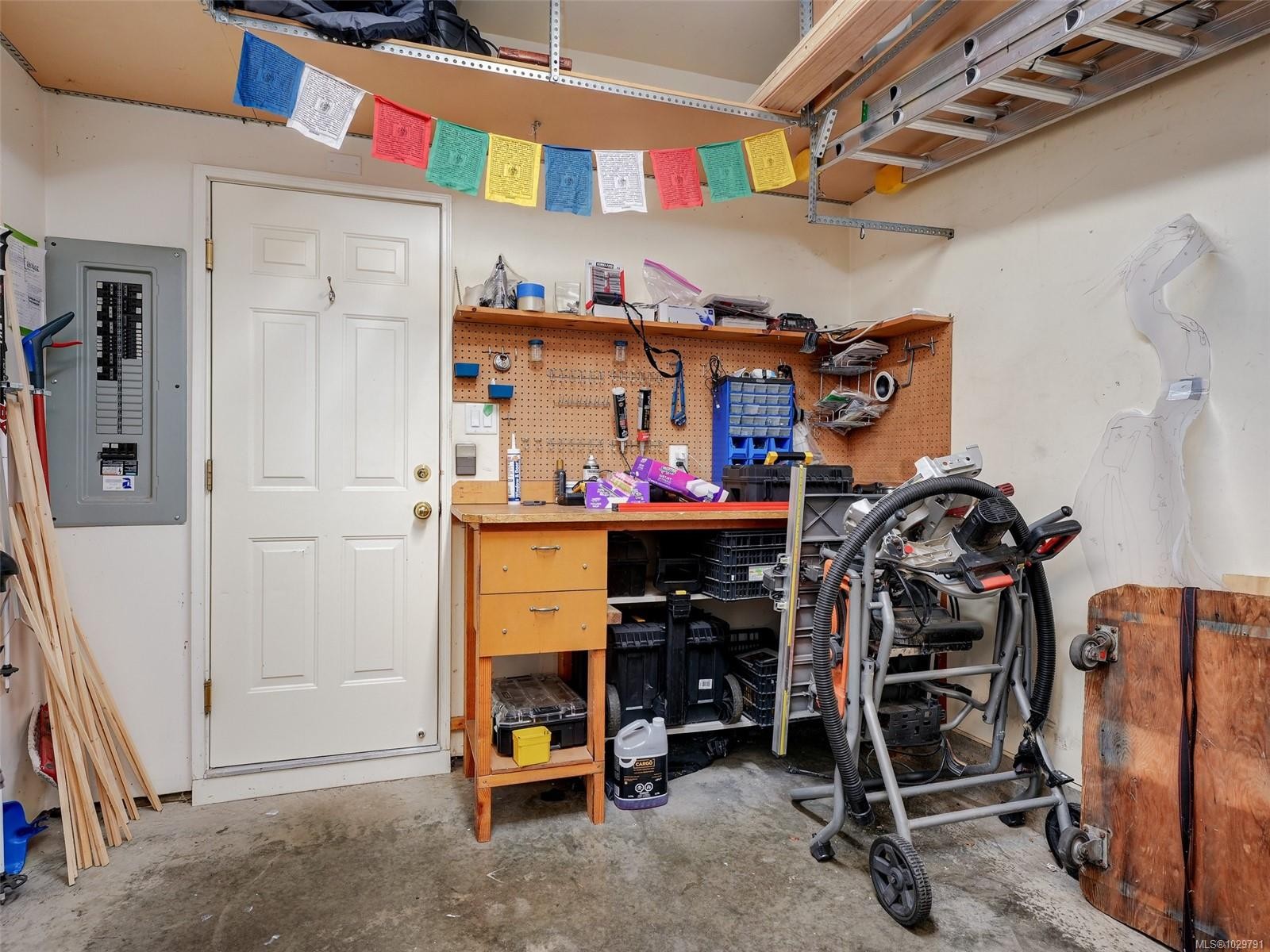 









445


Admirals

Rd, 3,
Esquimalt,




BC
V9A 2N2

