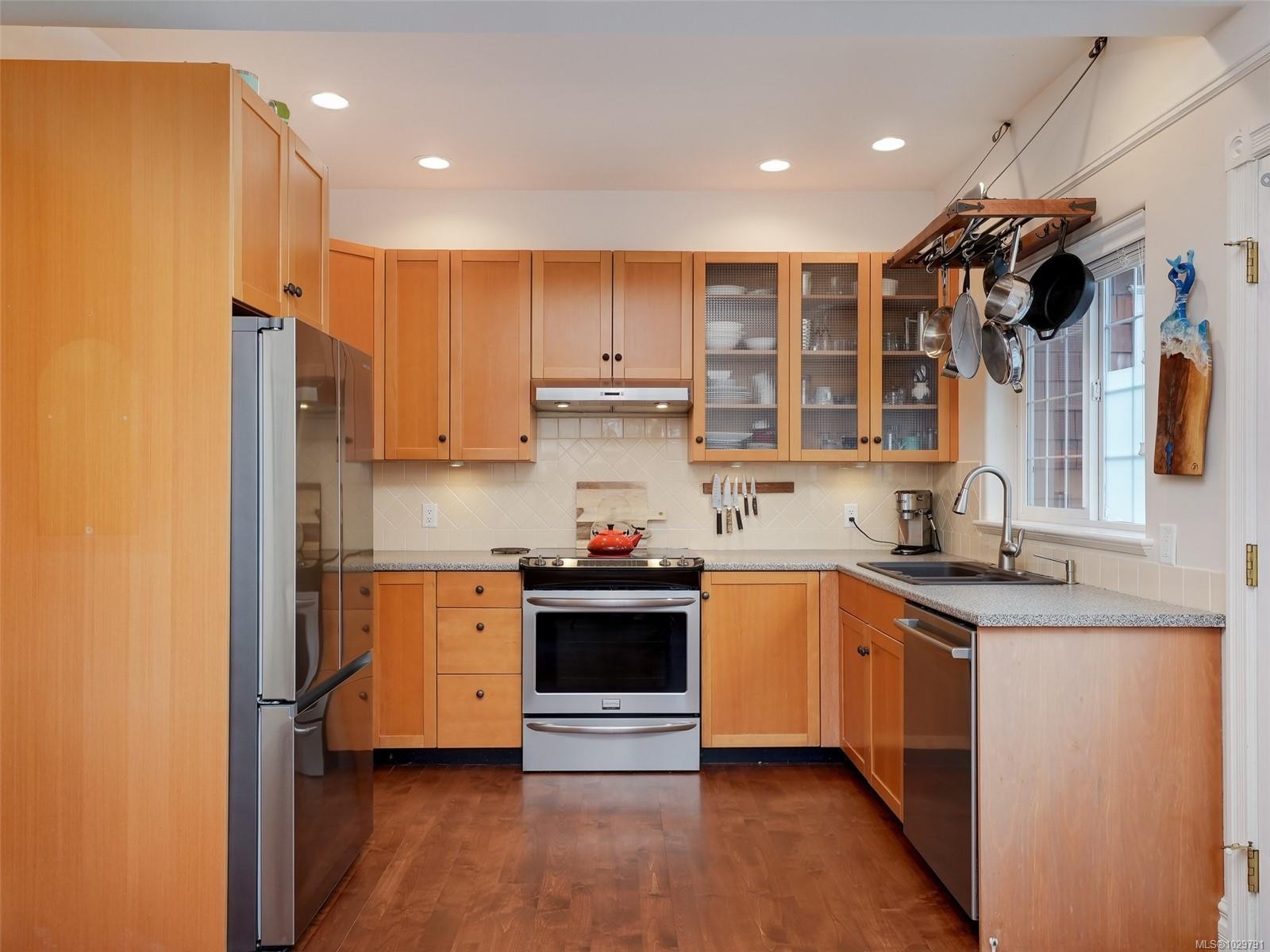 









445


Admirals

Rd, 3,
Esquimalt,




BC
V9A 2N2

