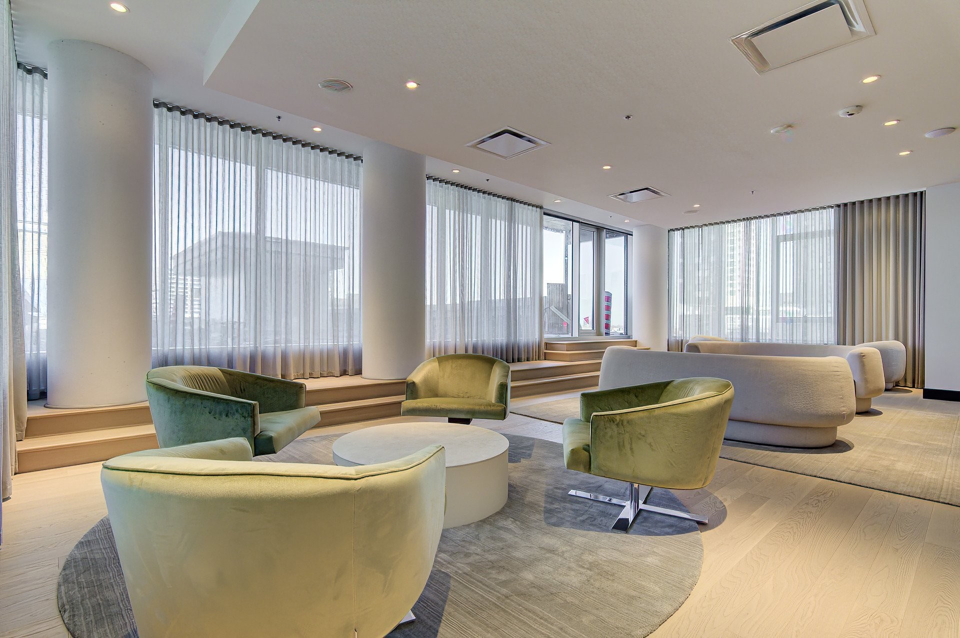 









1205


Place Phillips

, 3411,
Montréal (Ville-Marie),




QC
H3B0H3

