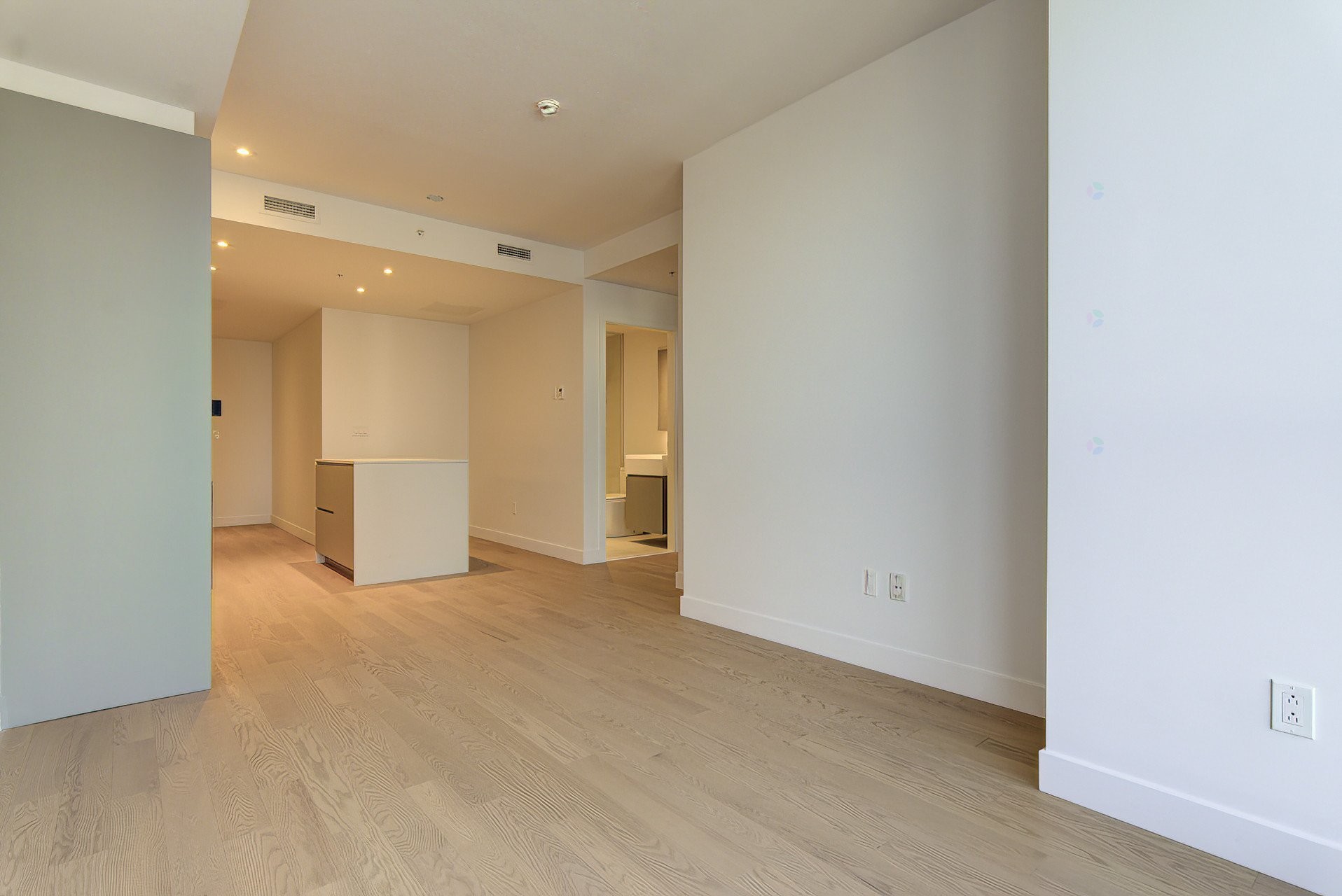 









1205


Place Phillips

, 3411,
Montréal (Ville-Marie),




QC
H3B0H3

