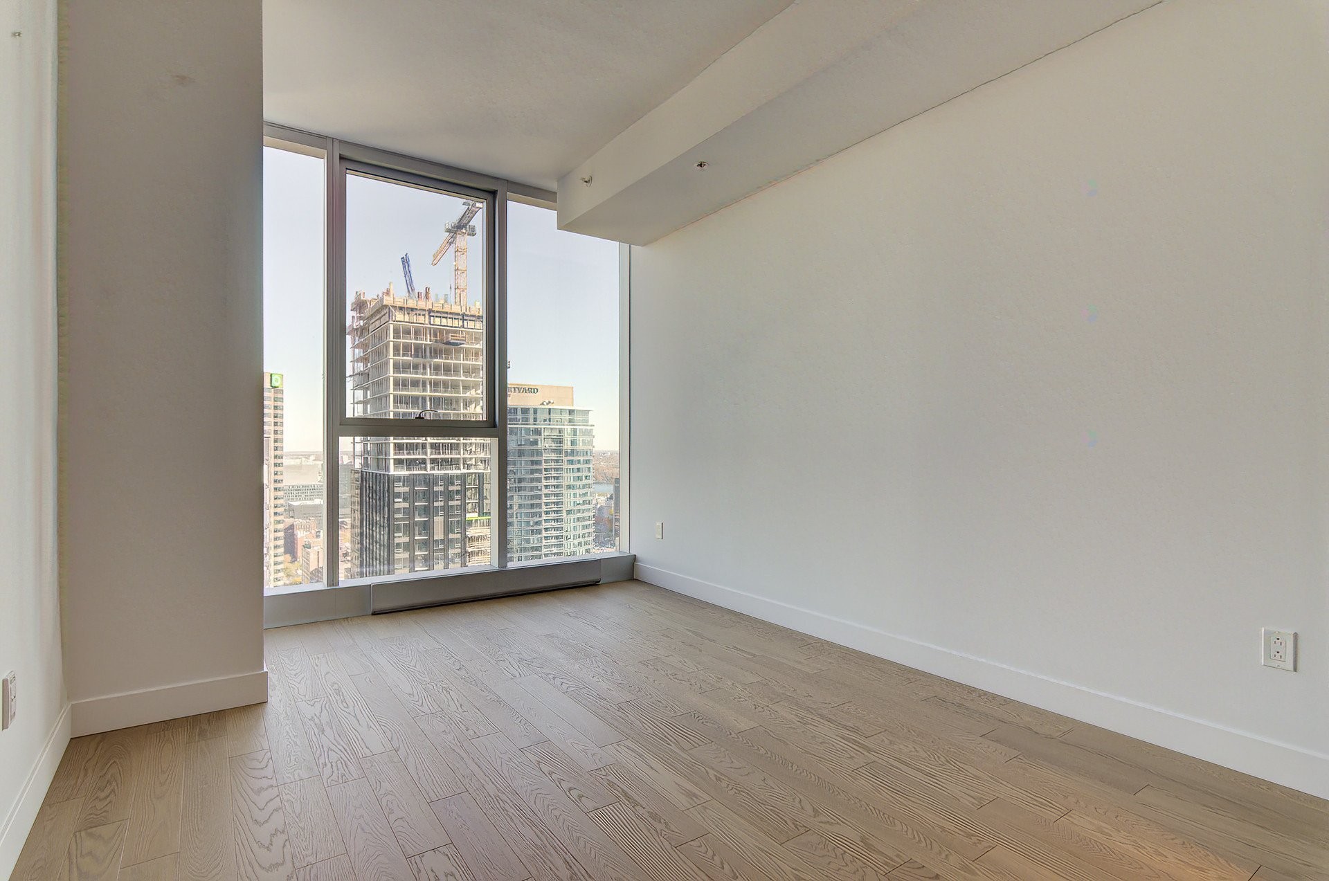 









1205


Place Phillips

, 3411,
Montréal (Ville-Marie),




QC
H3B0H3

