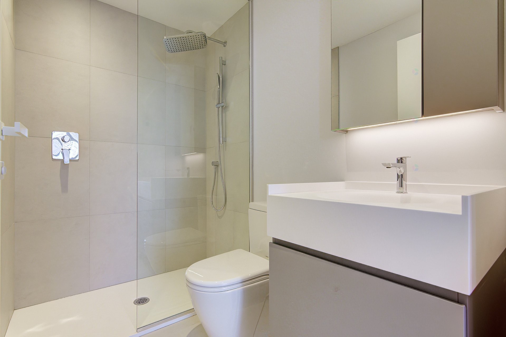 









1205


Place Phillips

, 3411,
Montréal (Ville-Marie),




QC
H3B0H3

