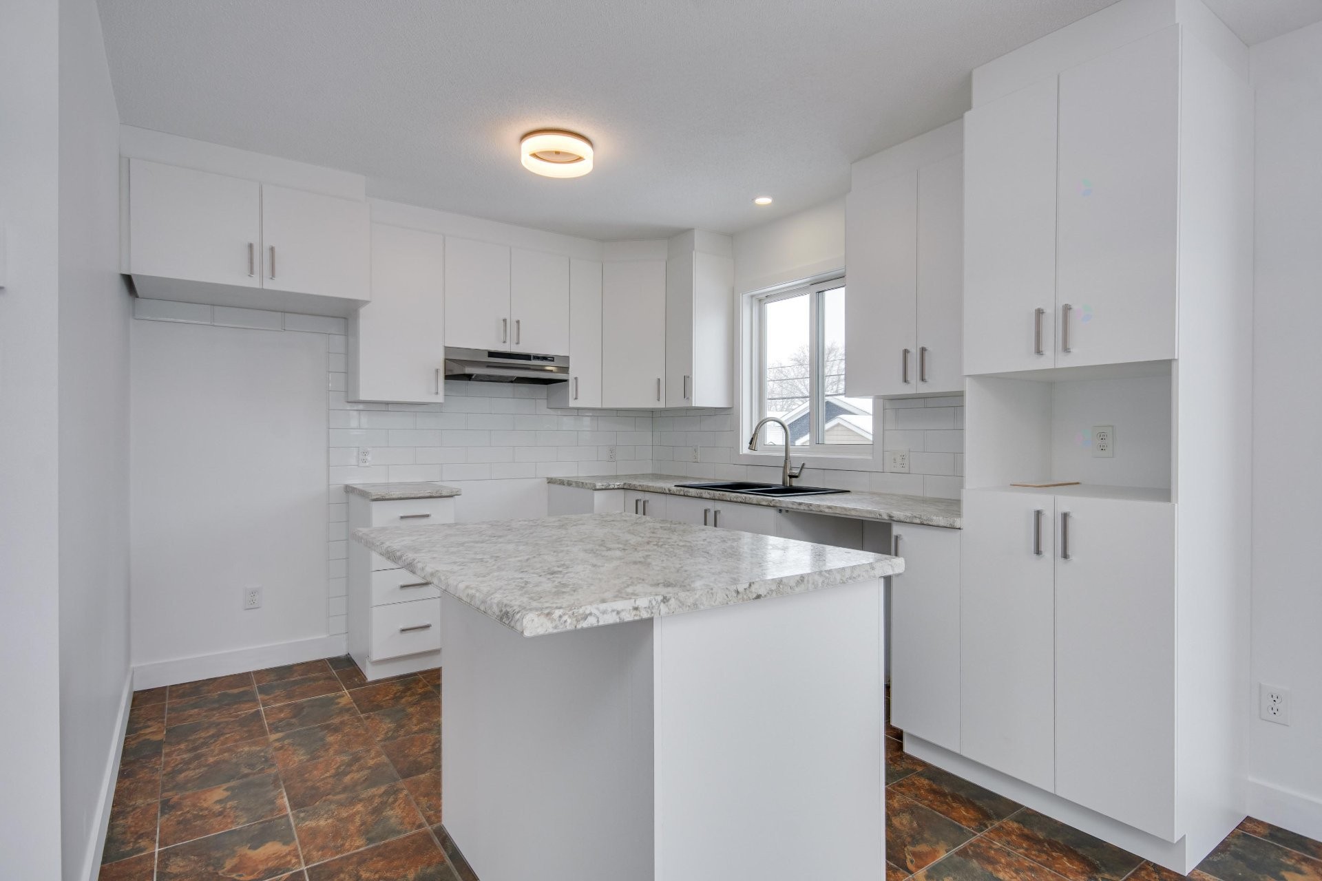 









185


Rue des Balbuzards

,
Gatineau (Masson-Angers),




QC
J8M1J2


