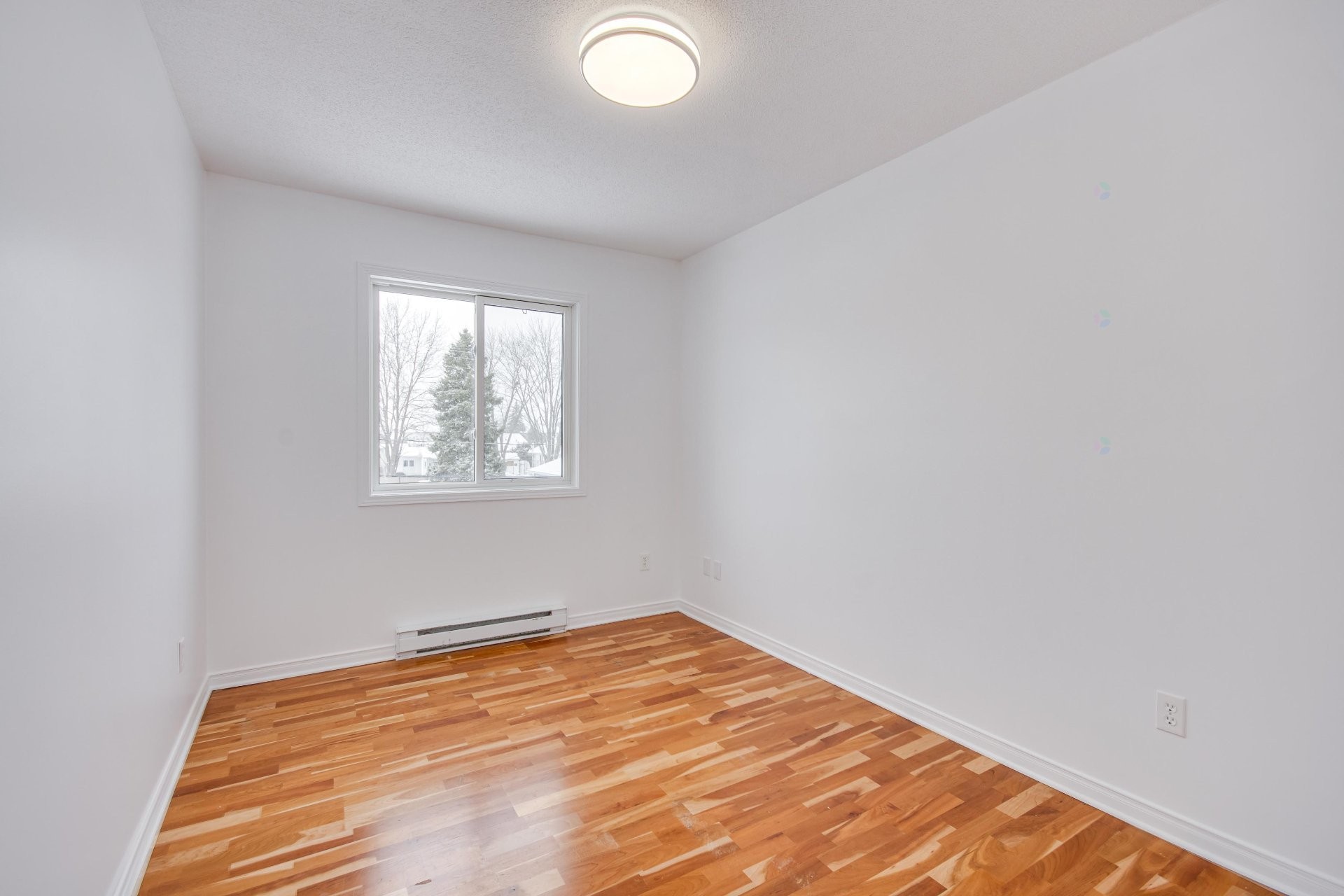 









185


Rue des Balbuzards

,
Gatineau (Masson-Angers),




QC
J8M1J2

