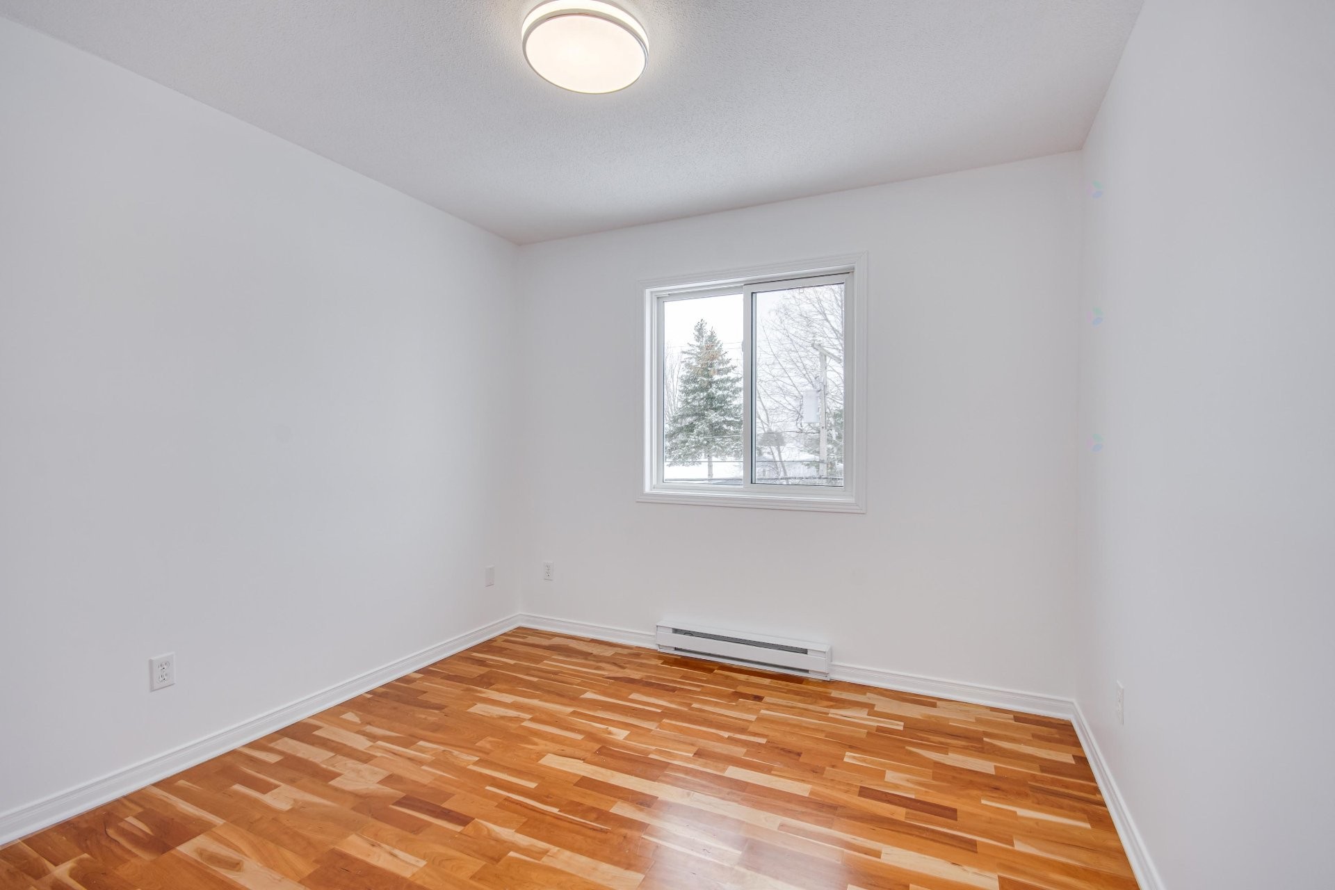 









185


Rue des Balbuzards

,
Gatineau (Masson-Angers),




QC
J8M1J2

