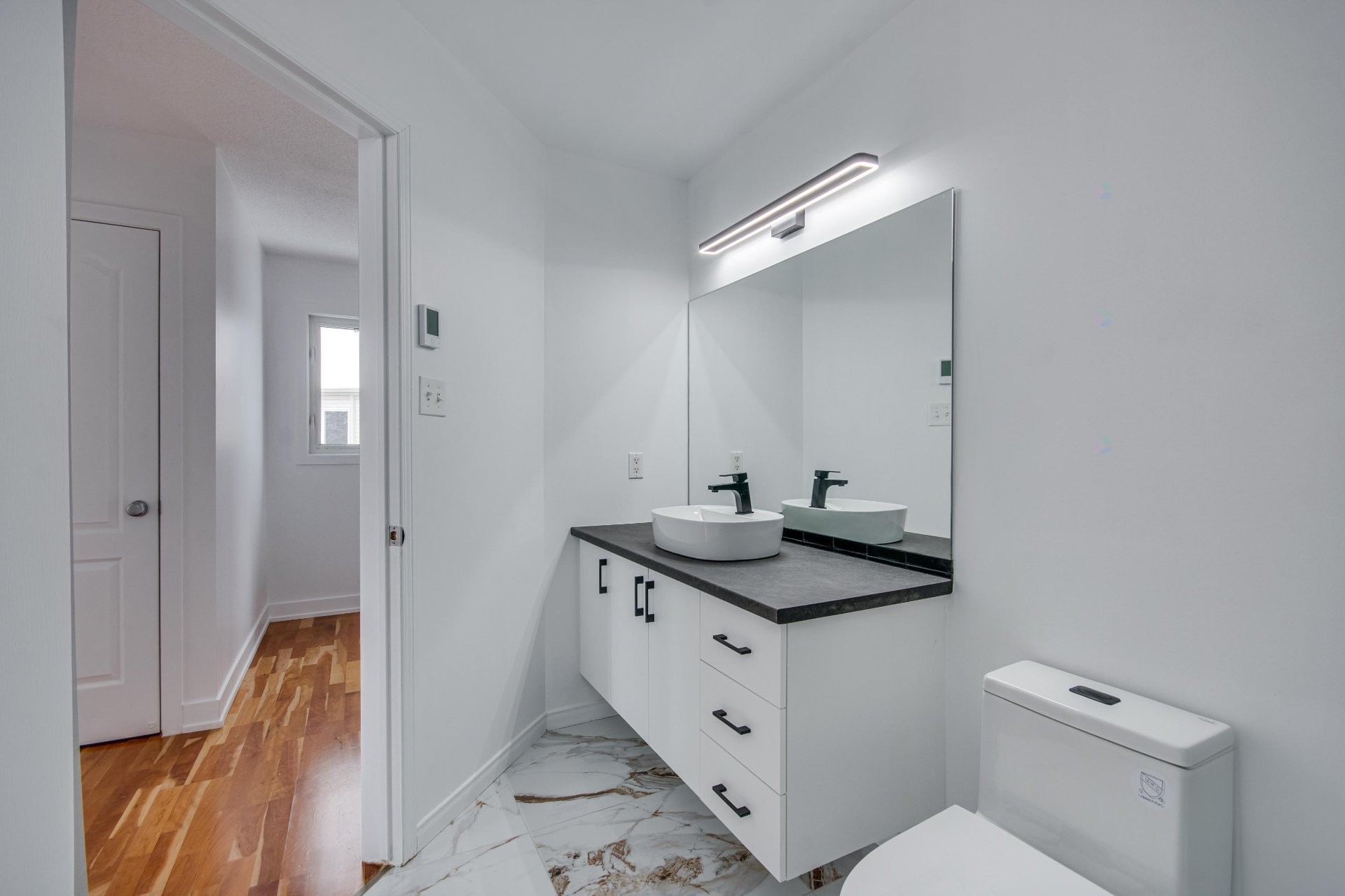 









185


Rue des Balbuzards

,
Gatineau (Masson-Angers),




QC
J8M1J2

