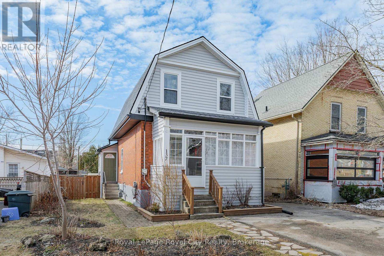 












137 PERTH STREET

,
Stratford,




Ontario
N5A3Y1

