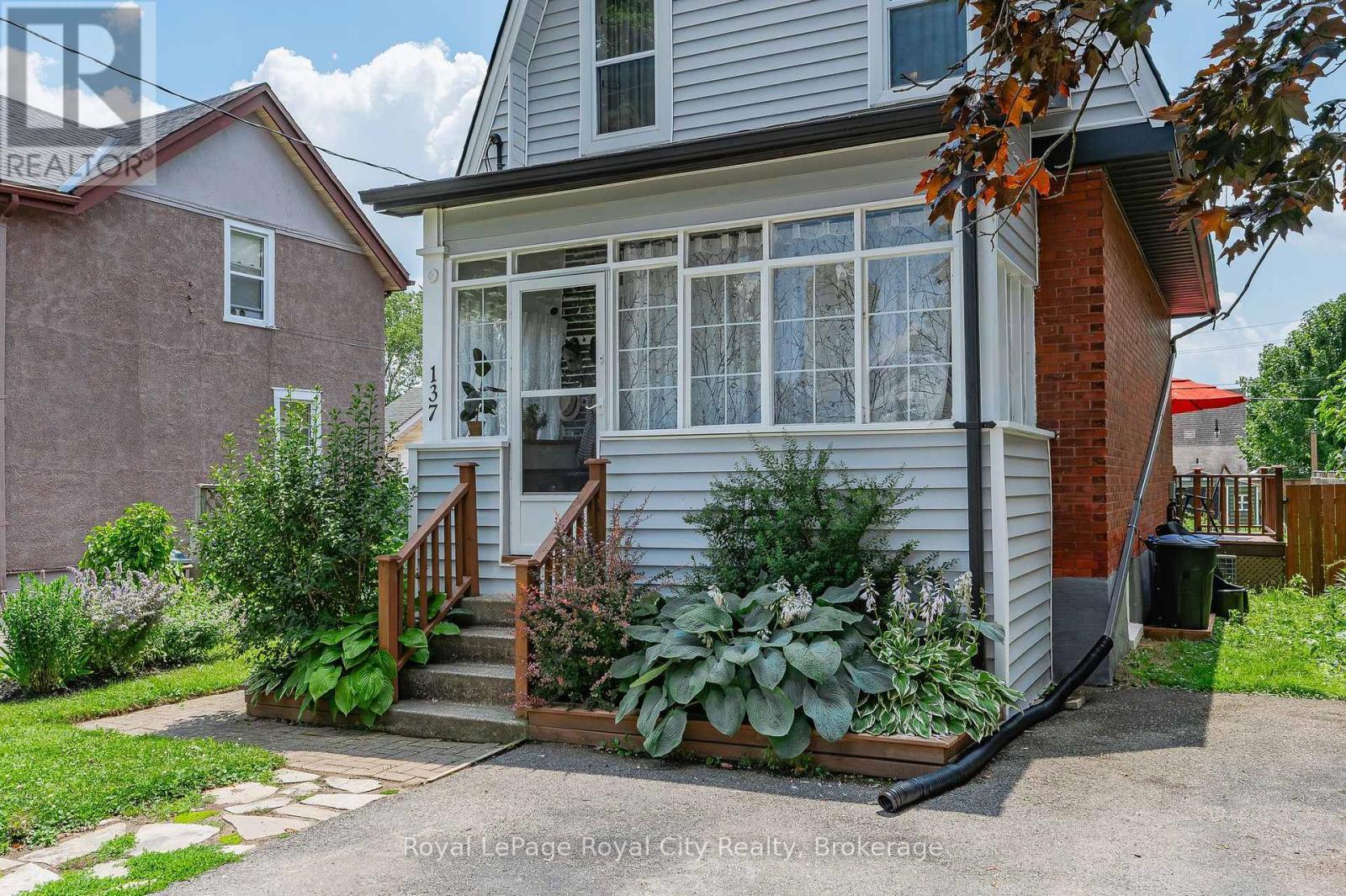 












137 PERTH STREET

,
Stratford,




Ontario
N5A3Y1

