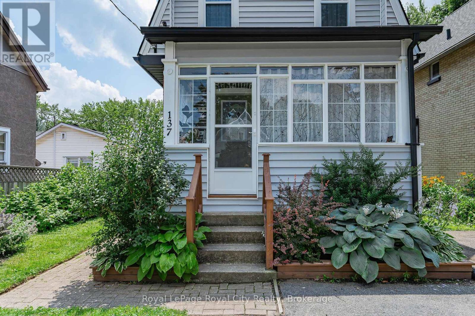 












137 PERTH STREET

,
Stratford,




Ontario
N5A3Y1

