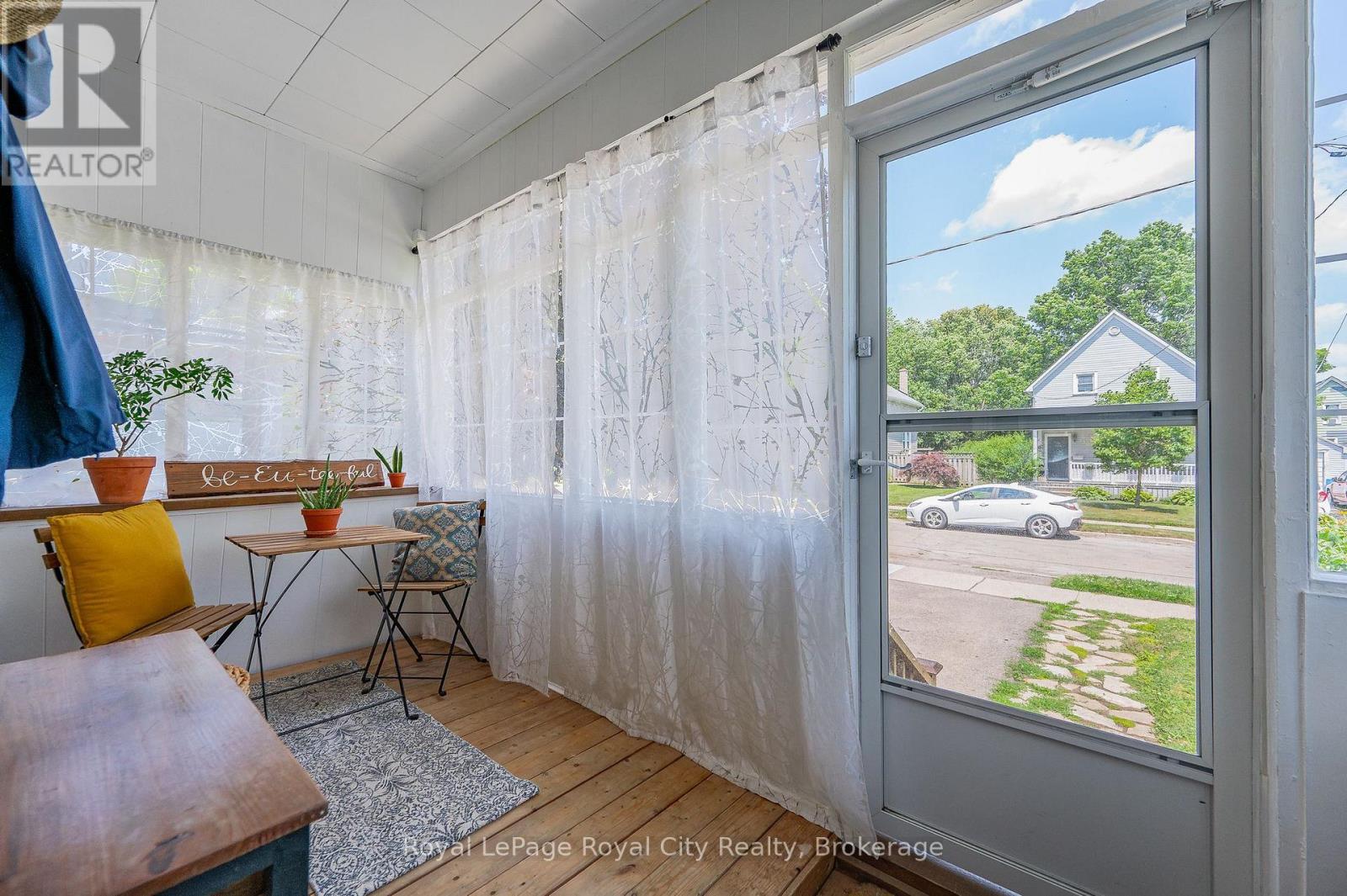 












137 PERTH STREET

,
Stratford,




Ontario
N5A3Y1

