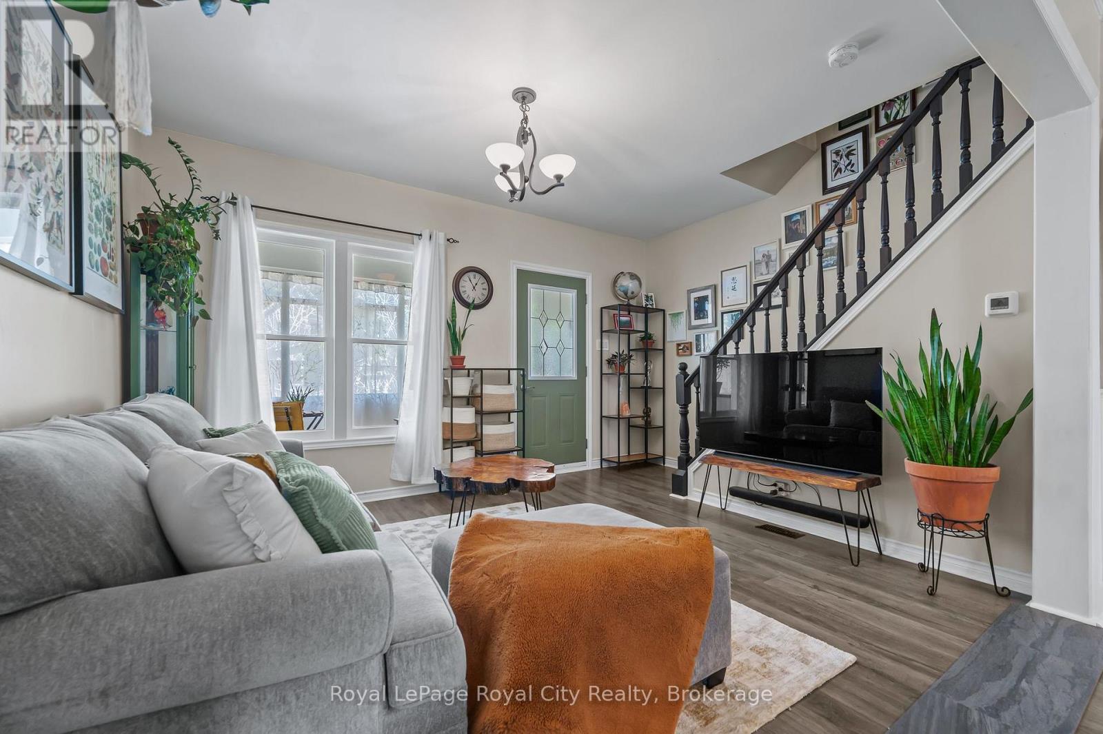 












137 PERTH STREET

,
Stratford,




Ontario
N5A3Y1

