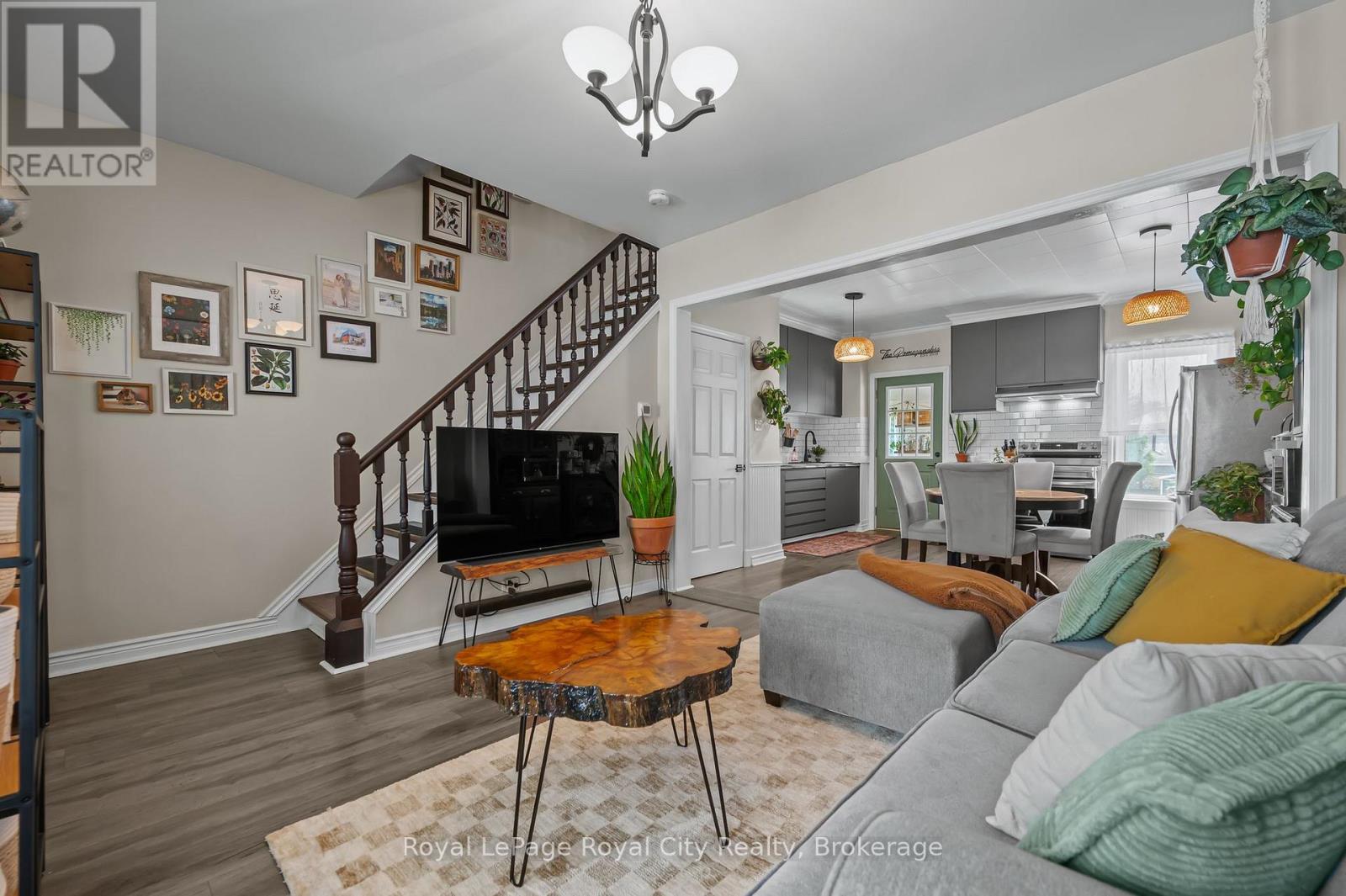 












137 PERTH STREET

,
Stratford,




Ontario
N5A3Y1

