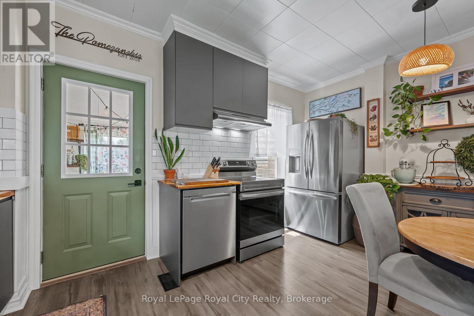 












137 PERTH STREET

,
Stratford,




Ontario
N5A3Y1

