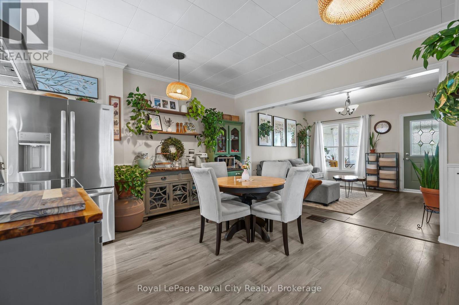 












137 PERTH STREET

,
Stratford,




Ontario
N5A3Y1

