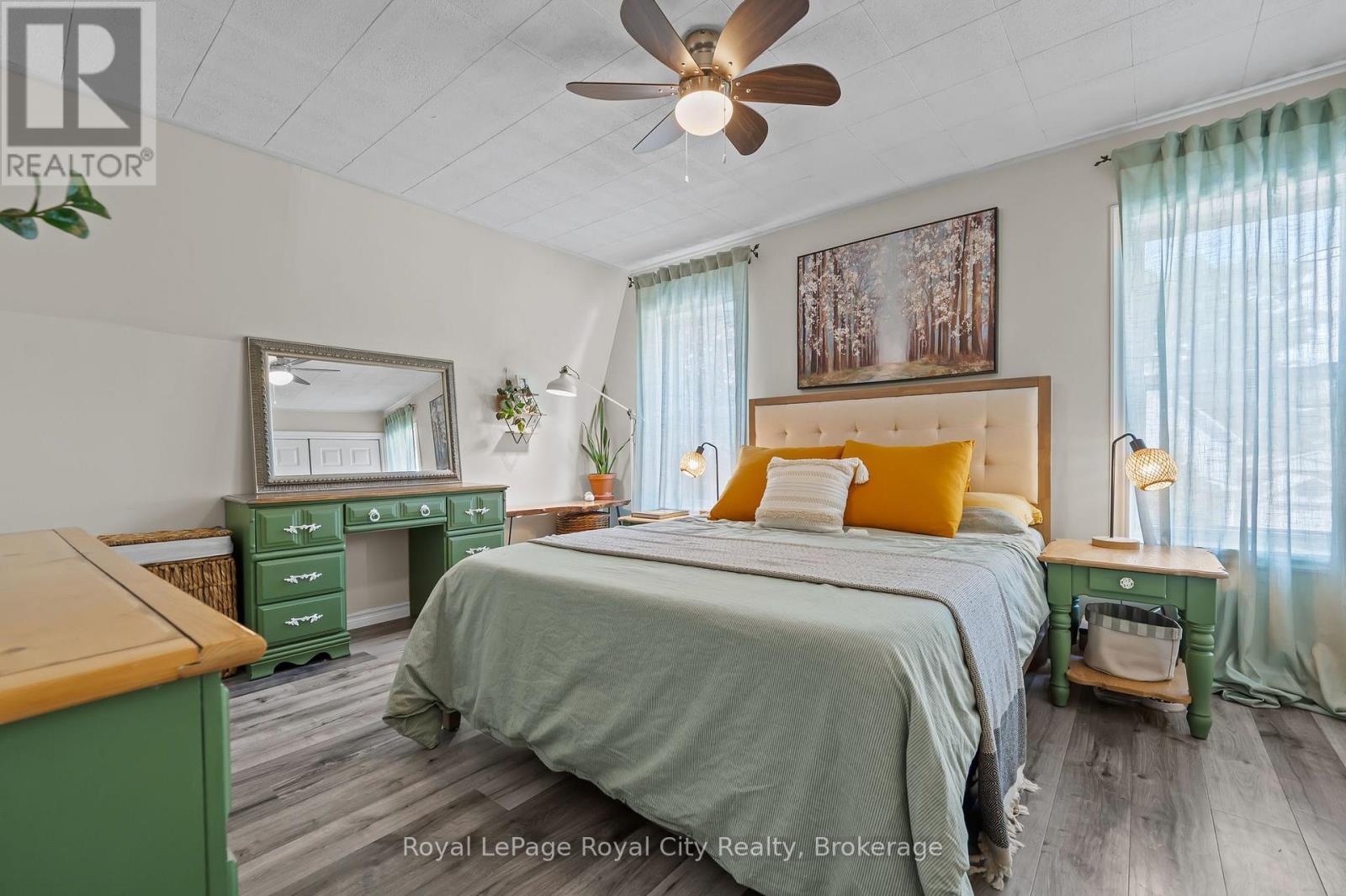 












137 PERTH STREET

,
Stratford,




Ontario
N5A3Y1

