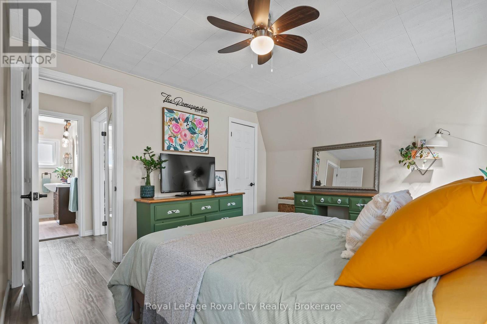 












137 PERTH STREET

,
Stratford,




Ontario
N5A3Y1

