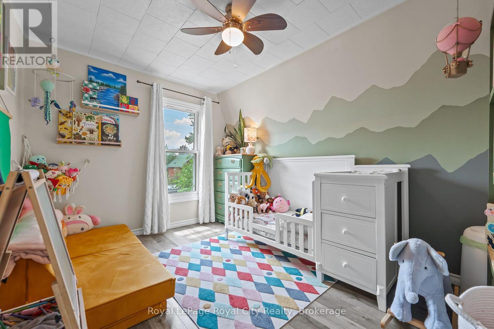 












137 PERTH STREET

,
Stratford,




Ontario
N5A3Y1

