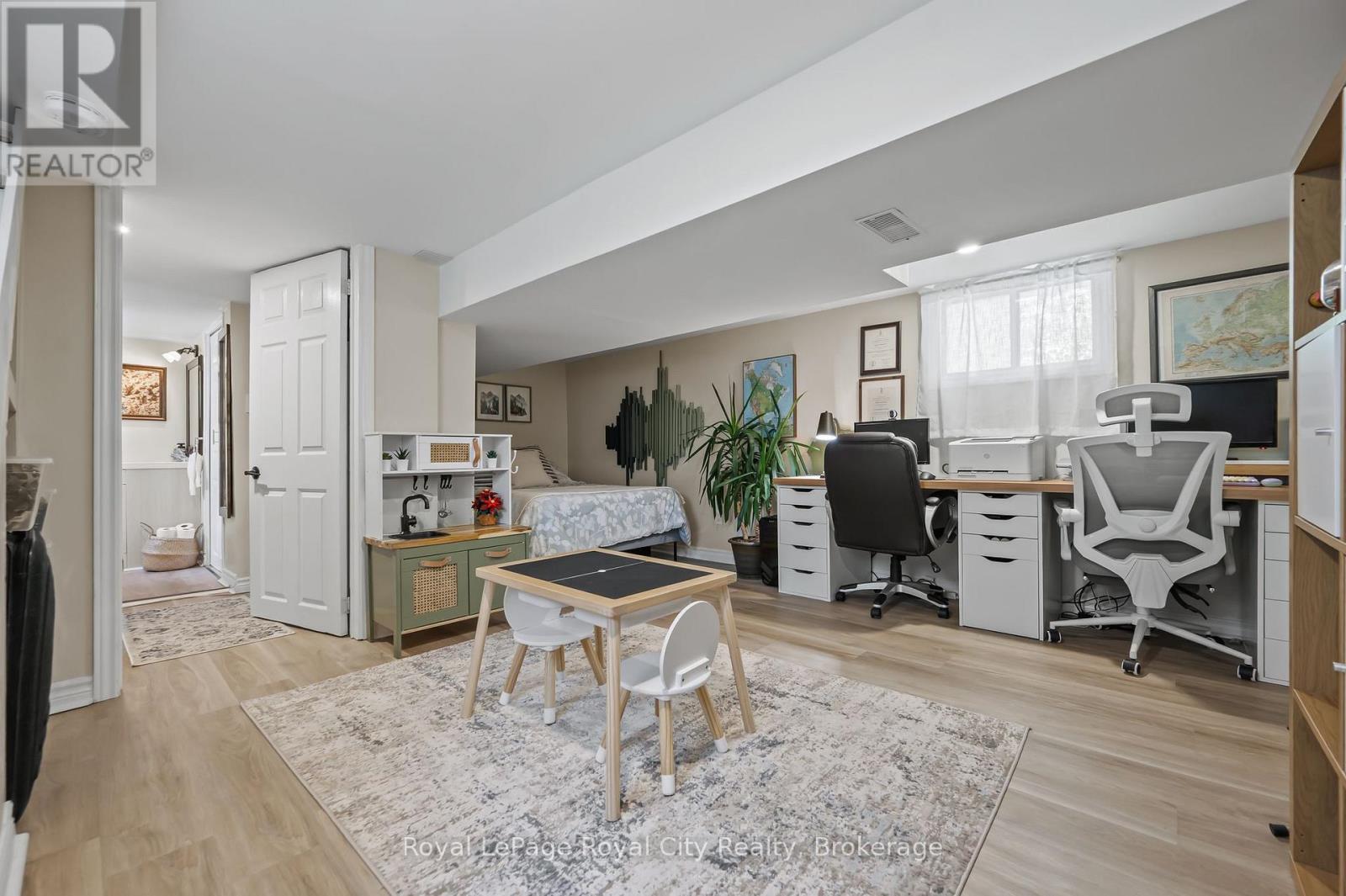 












137 PERTH STREET

,
Stratford,




Ontario
N5A3Y1

