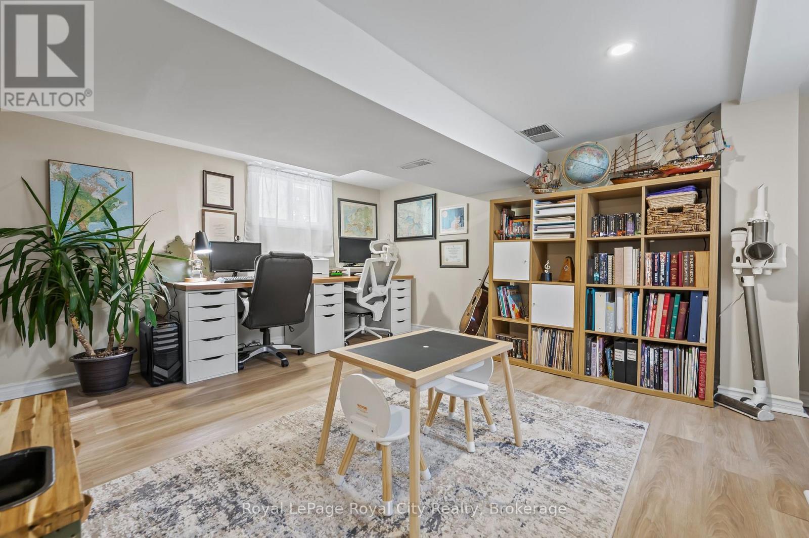 












137 PERTH STREET

,
Stratford,




Ontario
N5A3Y1

