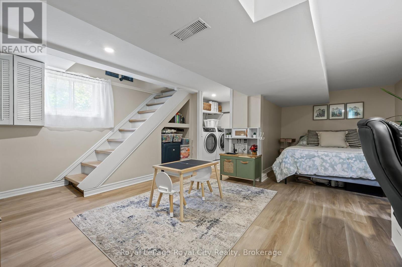 












137 PERTH STREET

,
Stratford,




Ontario
N5A3Y1

