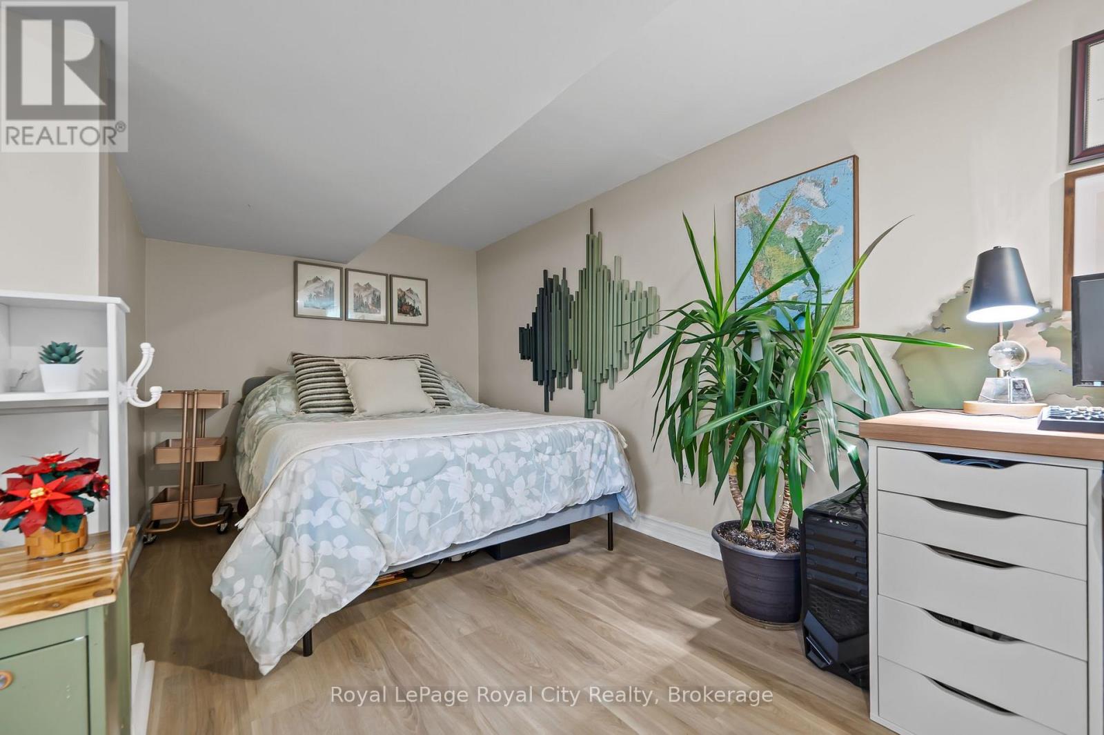 












137 PERTH STREET

,
Stratford,




Ontario
N5A3Y1

