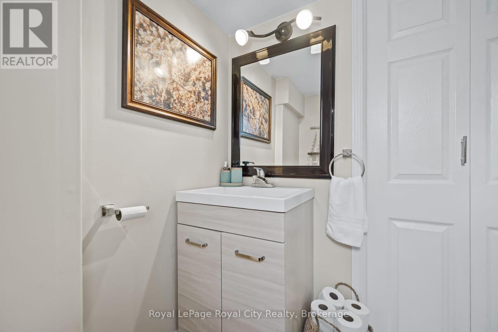 












137 PERTH STREET

,
Stratford,




Ontario
N5A3Y1

