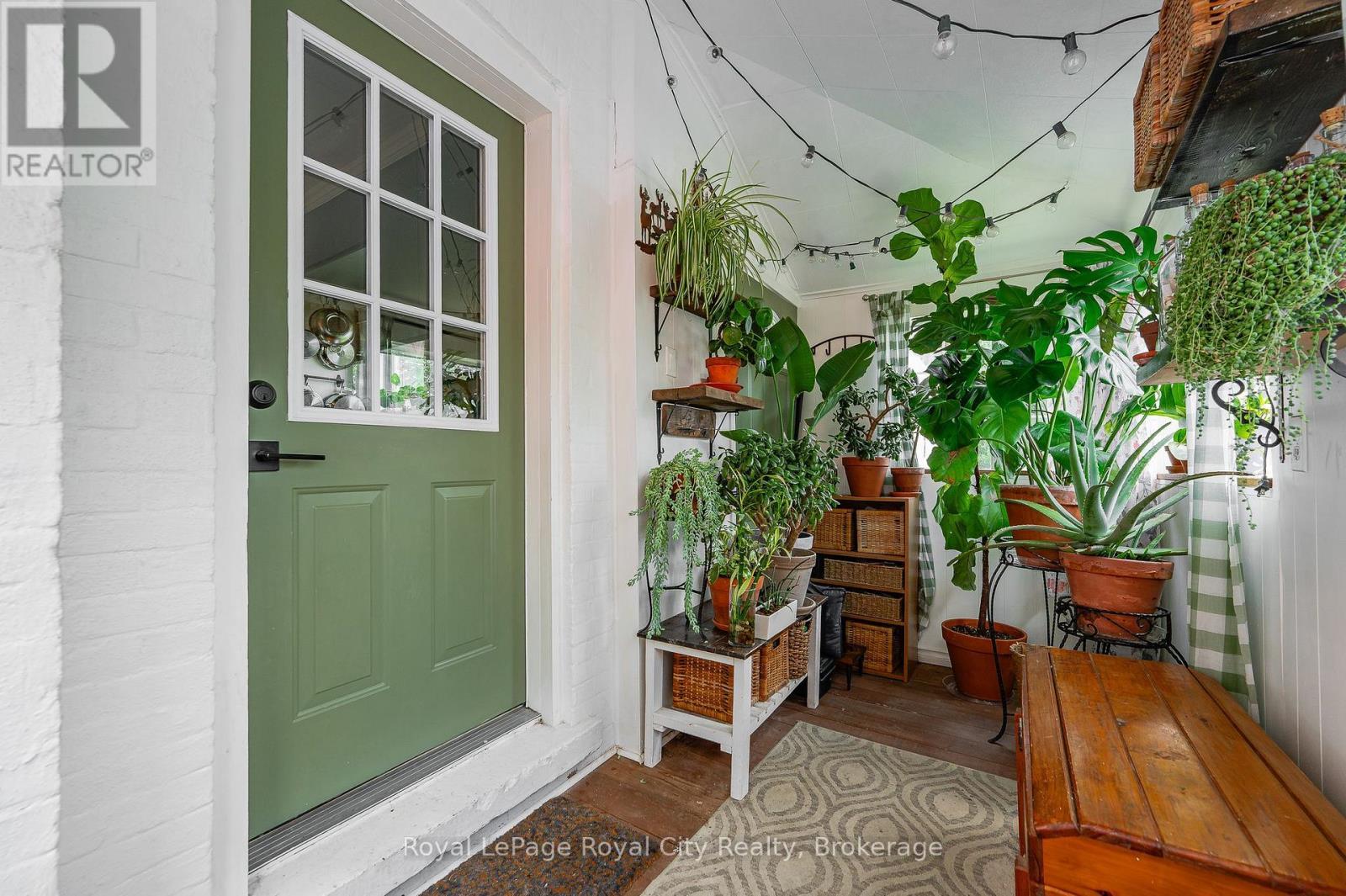 












137 PERTH STREET

,
Stratford,




Ontario
N5A3Y1

