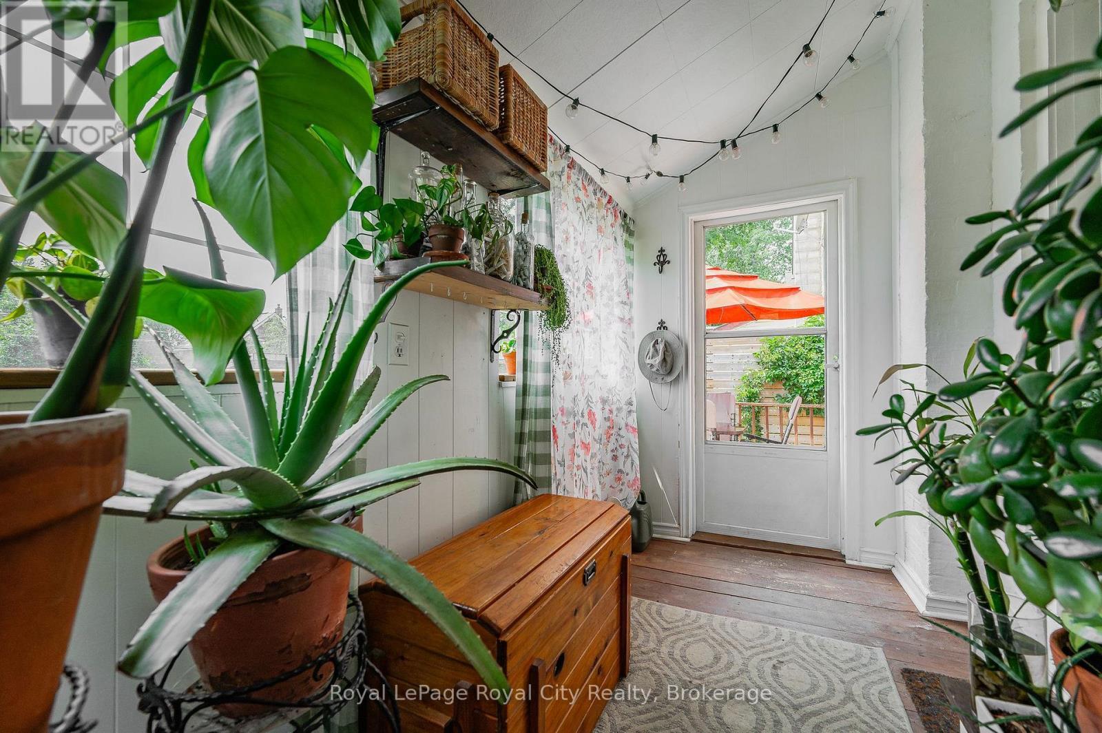 












137 PERTH STREET

,
Stratford,




Ontario
N5A3Y1

