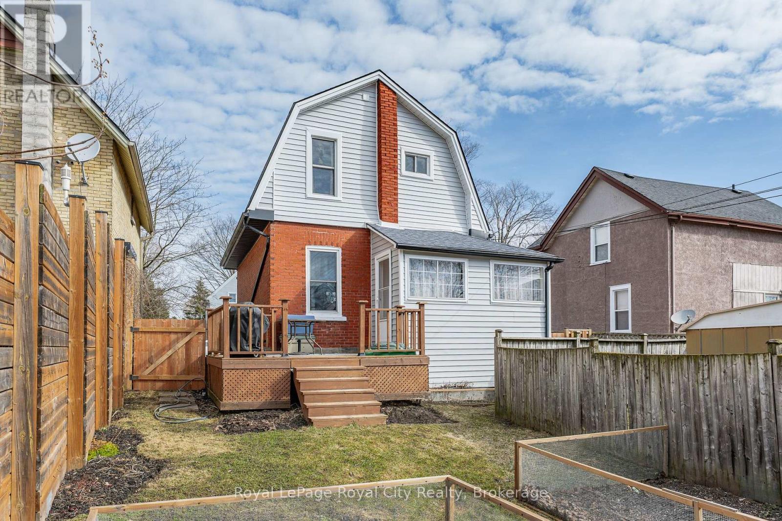 












137 PERTH STREET

,
Stratford,




Ontario
N5A3Y1

